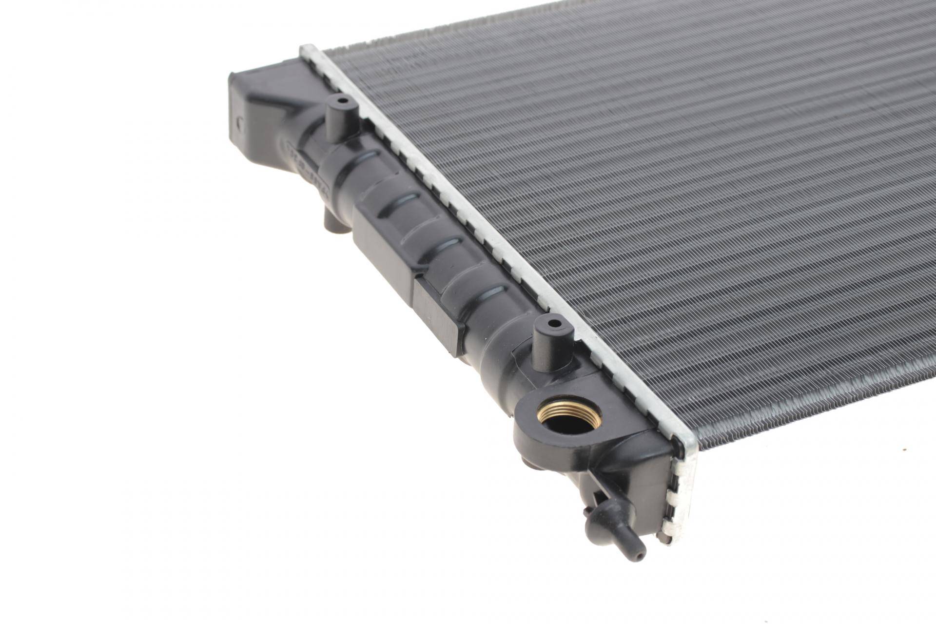 Радіатор охолодження VW Passat 1.8-2.0/1.6TD/1.9D 88-97