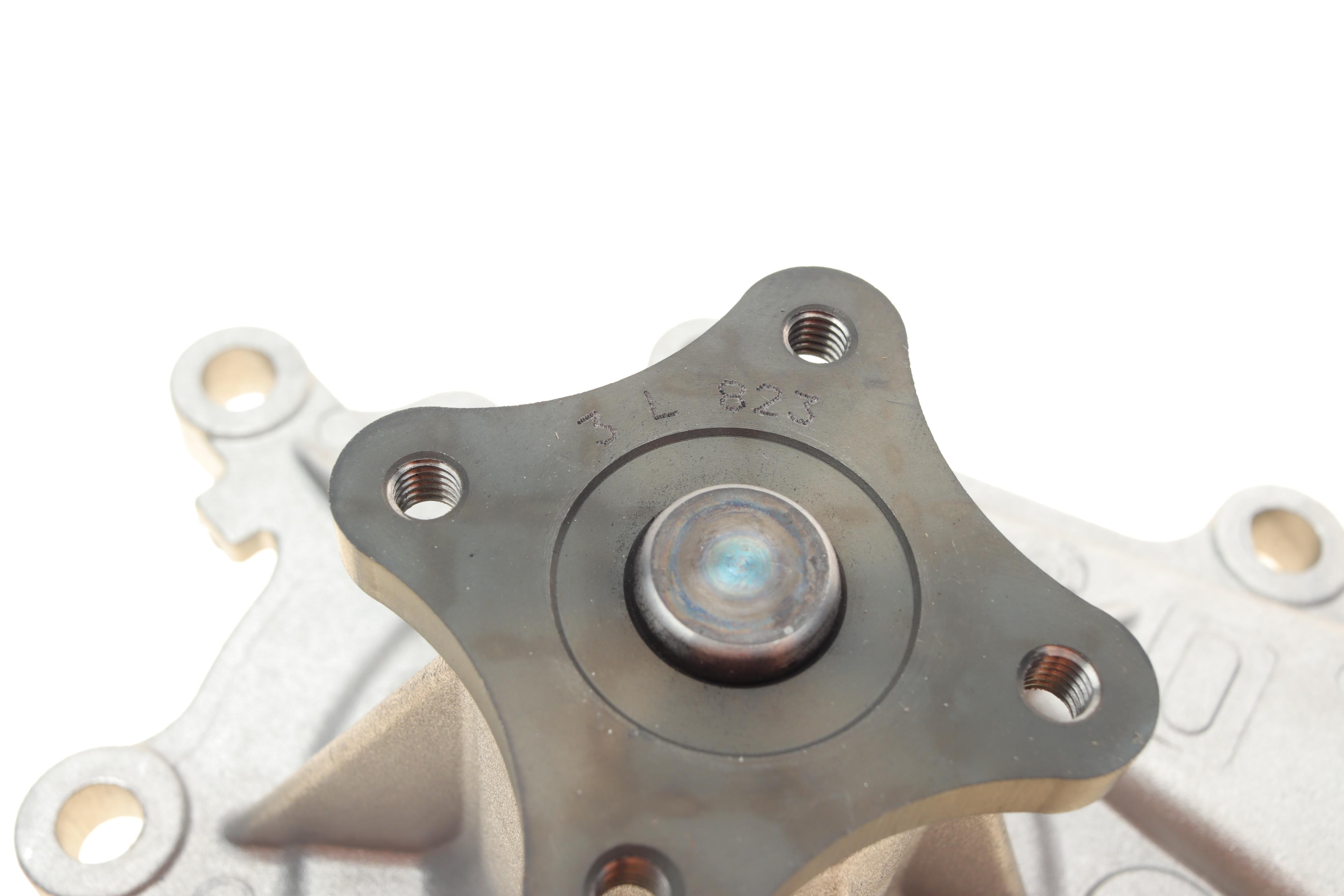 Помпа води Nissan X-Trail/Almera/Primera 2.2dCi/Di 00- (R/B) (8 лоп)