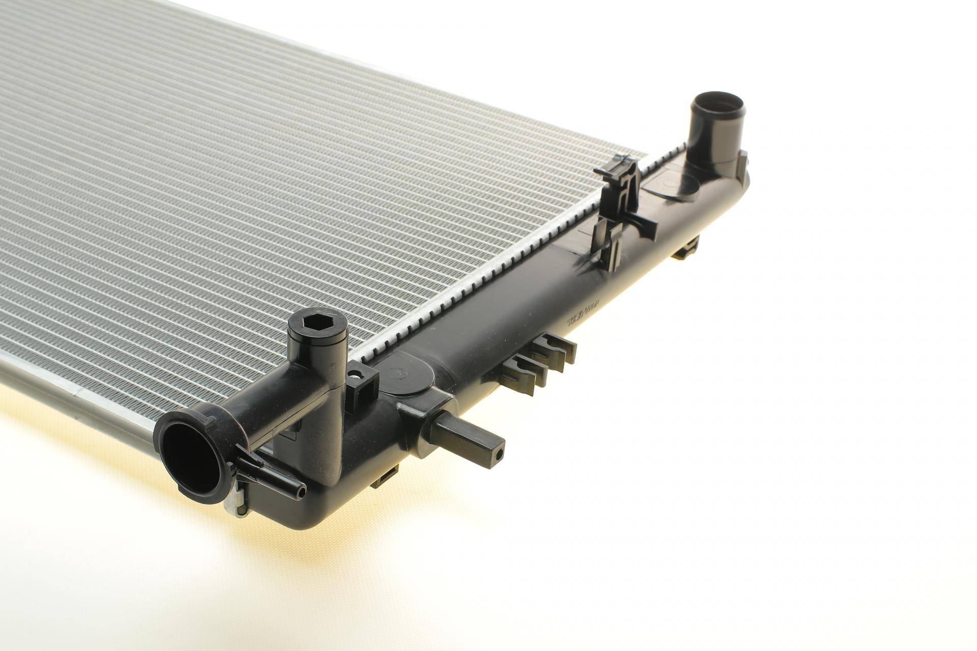 Радіатор охолодження Hyundai Tucson/Kia Sportage 2.0 04- (МКПП/+AC)