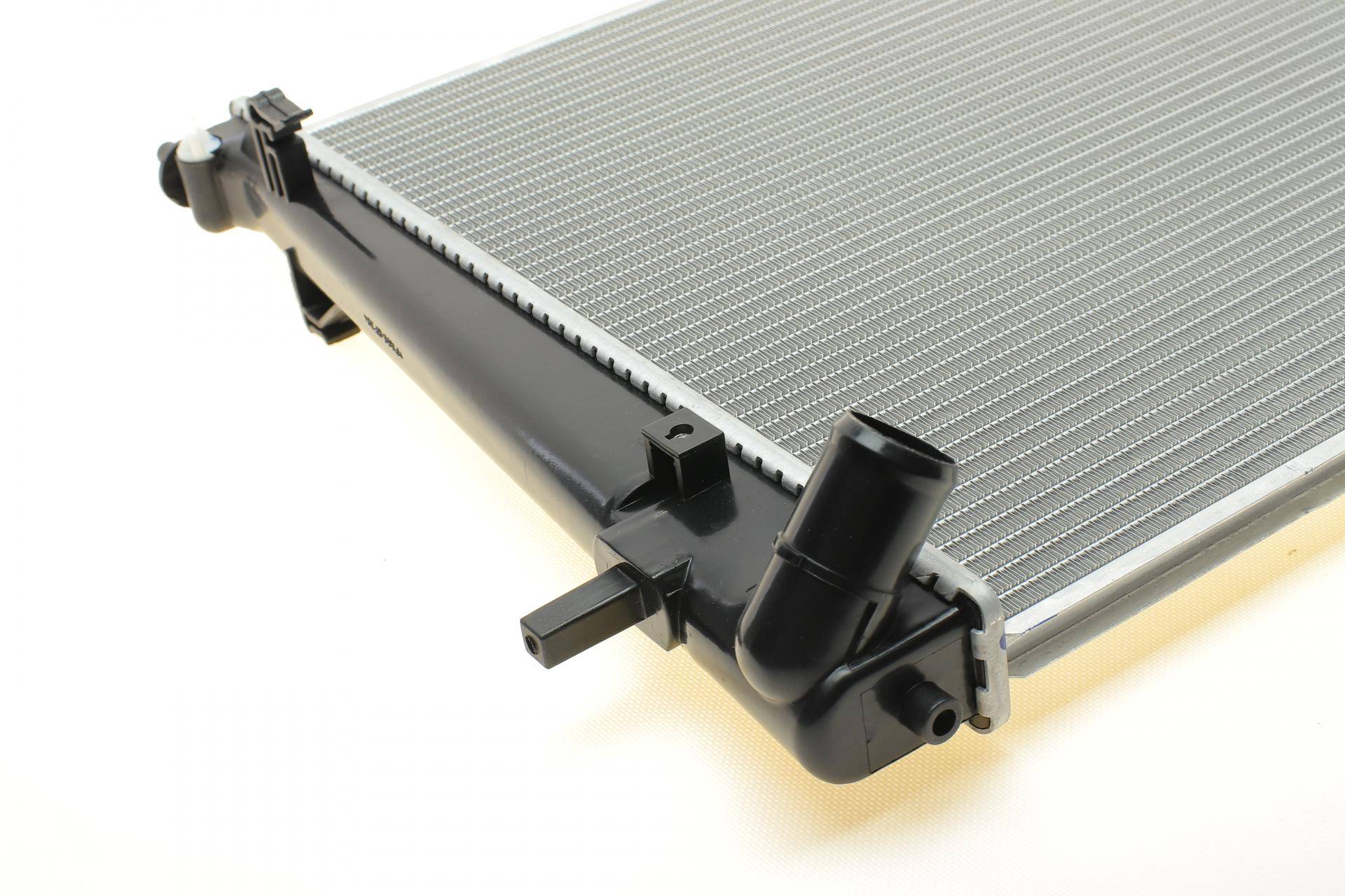 Радіатор охолодження Hyundai Tucson/Kia Sportage 2.0 04- (МКПП/+AC)