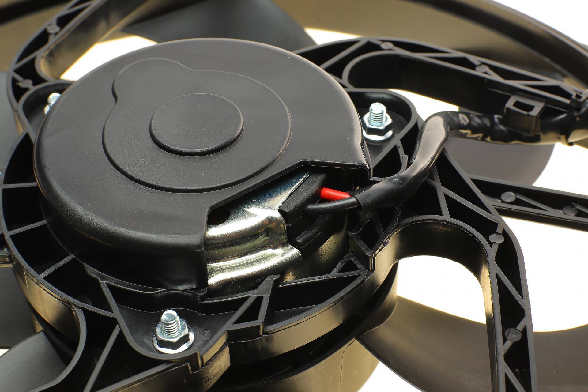 Вентилятор радіатора Ford Mondeo 2.0/2.2TDCi 07-15 (з дифузором)