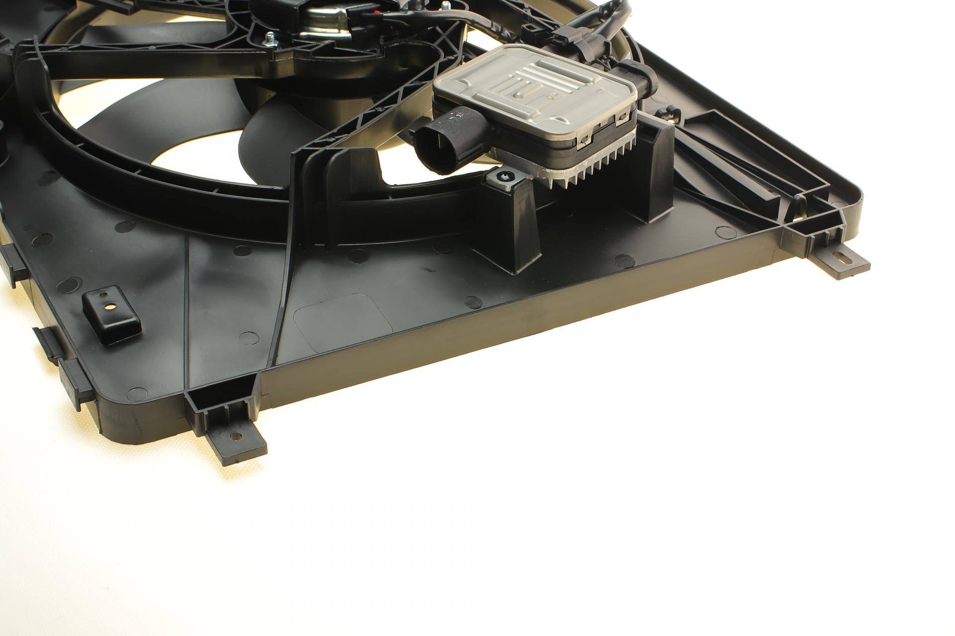 Вентилятор радіатора Ford Mondeo 2.0/2.2TDCi 07-15 (з дифузором)