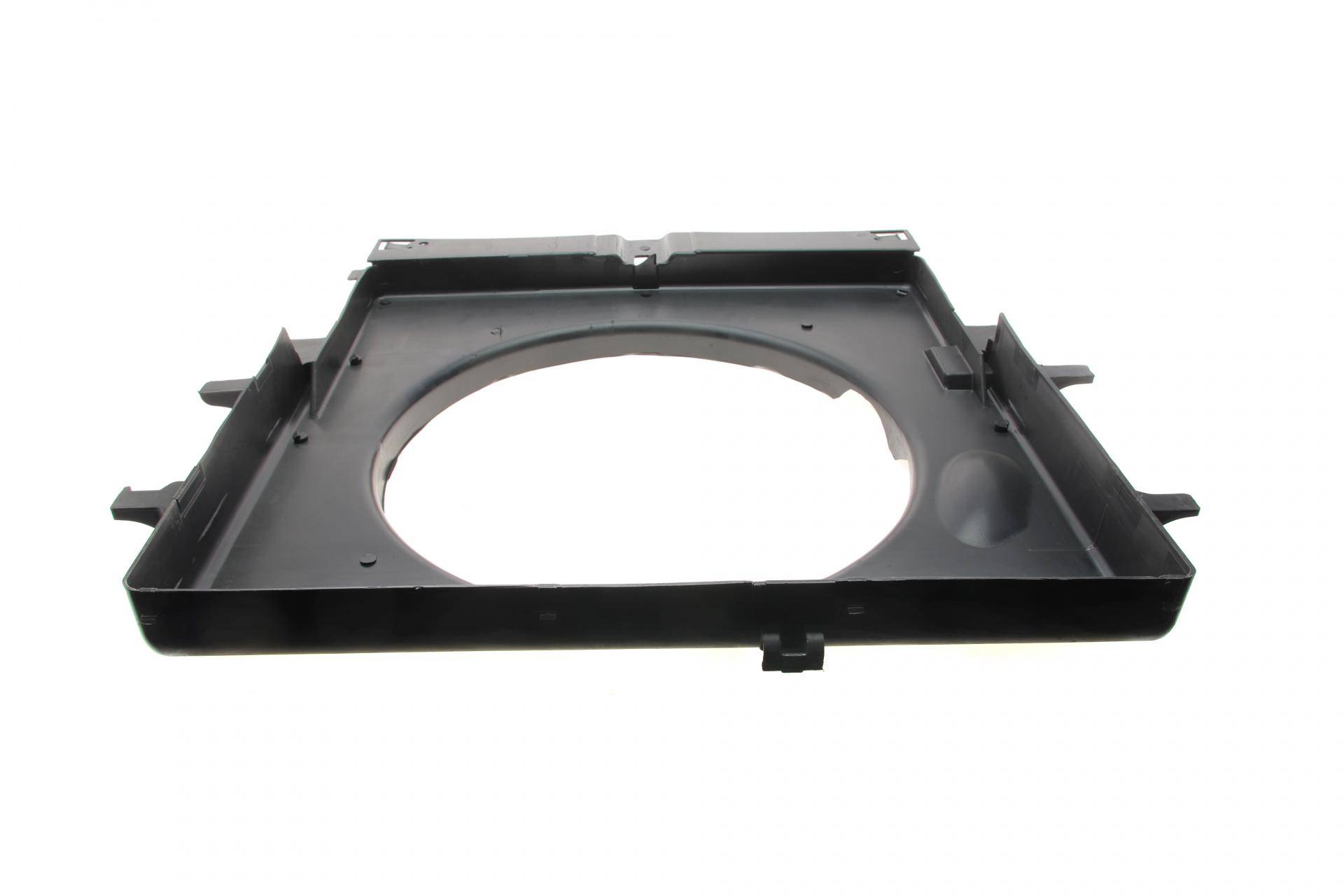 Дифузор радіатора MB Sprinter OM651 09- (9065050855)