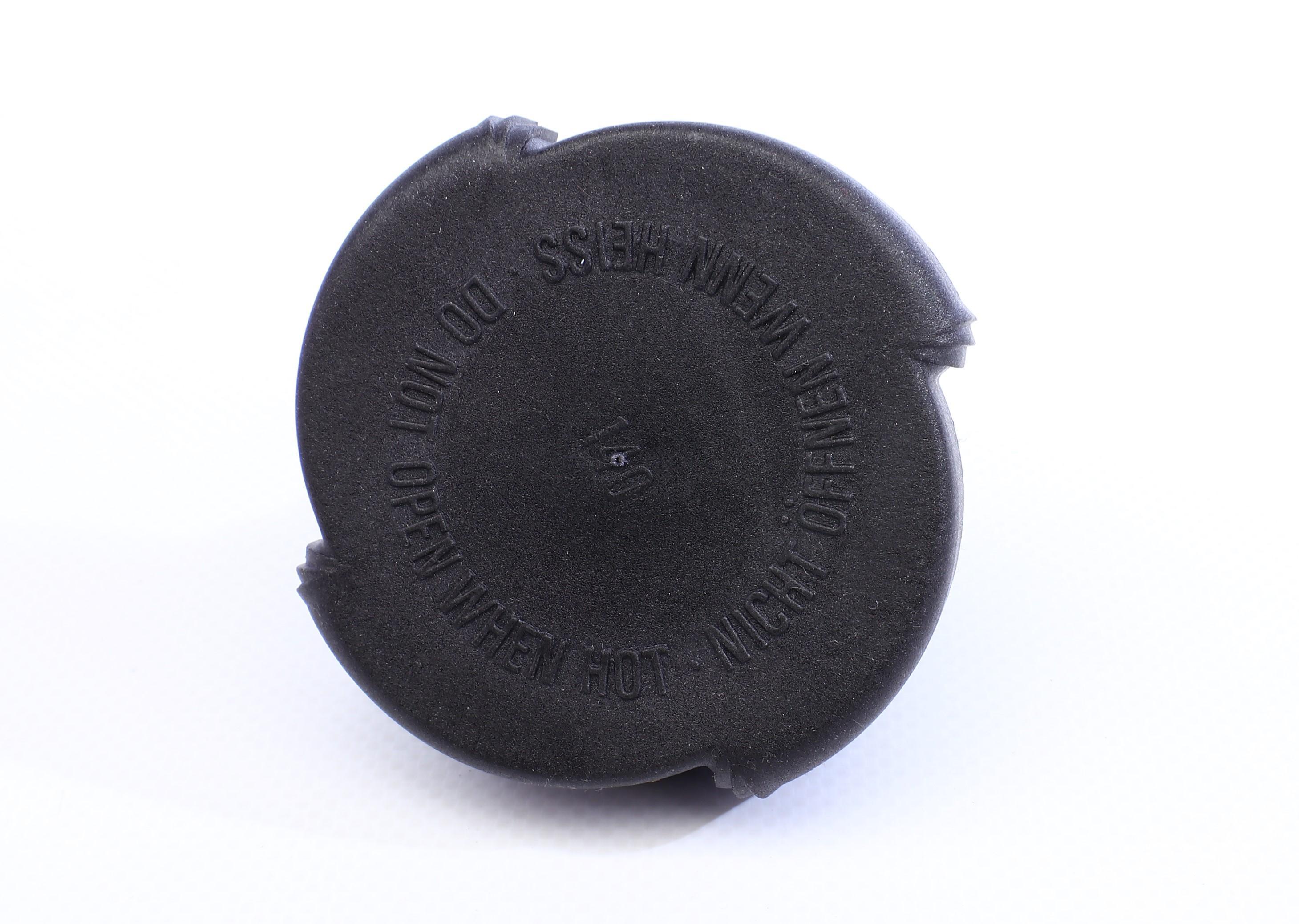 Кришка бачка розширювального BMW 3 (E30/E36/E46)/5 (E34/E39/E60)/7 (E38/E65/)/X3 (E83)/X5 (E53) -10