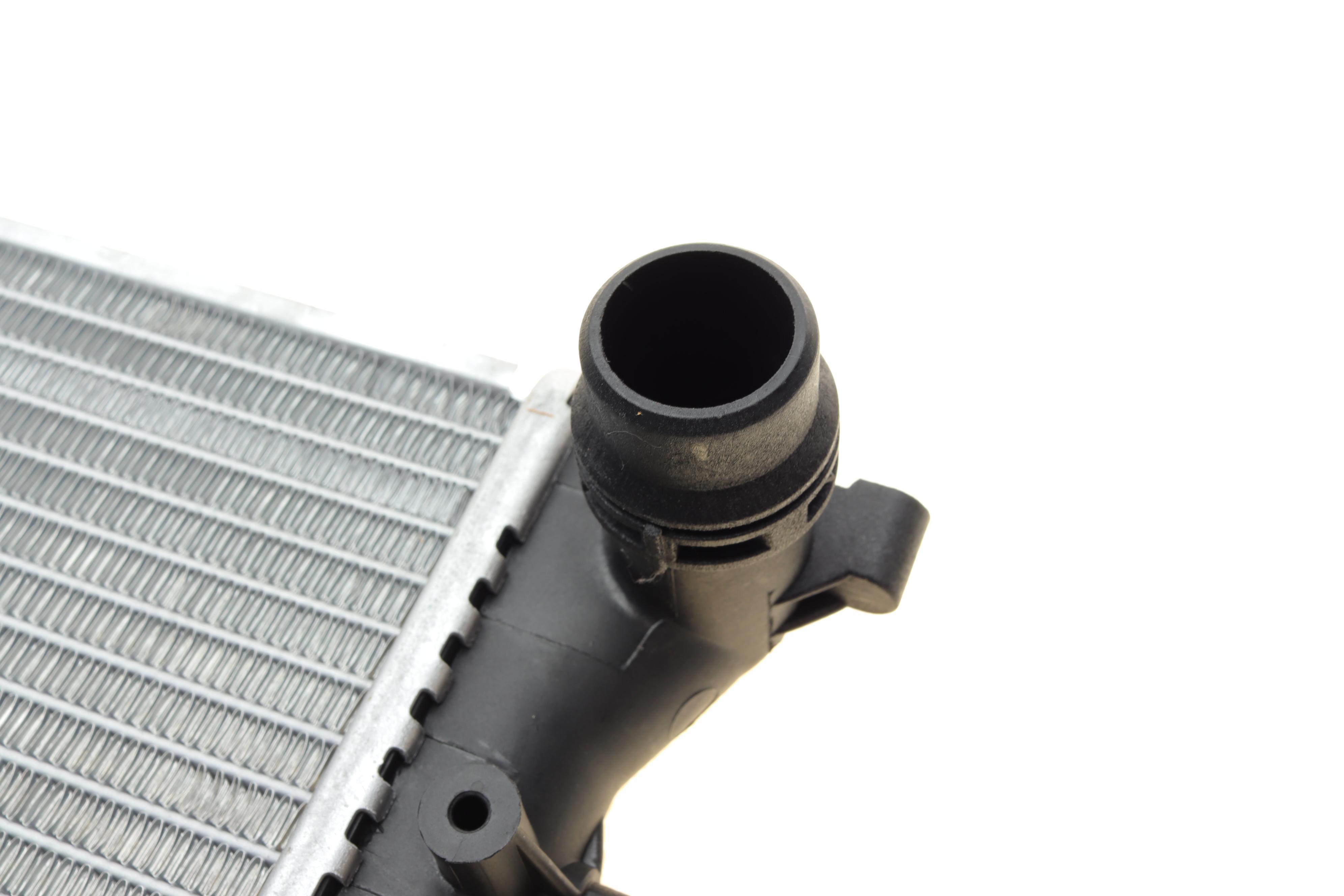 Радіатор охолодження Skoda Octavia/VW Golf IV 1.4-2.8/1.9TDI 98-10