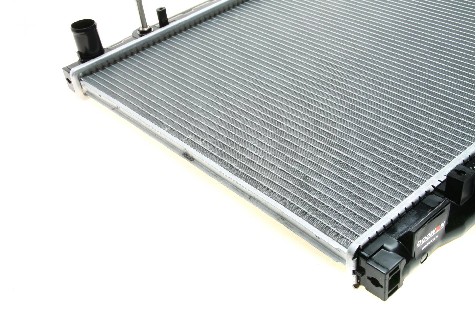 Радіатор охолодження Kia Sorento 2.4/3.5 V6 02-