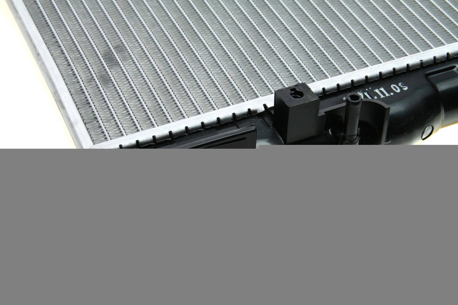 Радіатор охолодження Kia Sorento 2.4/3.5 V6 02-