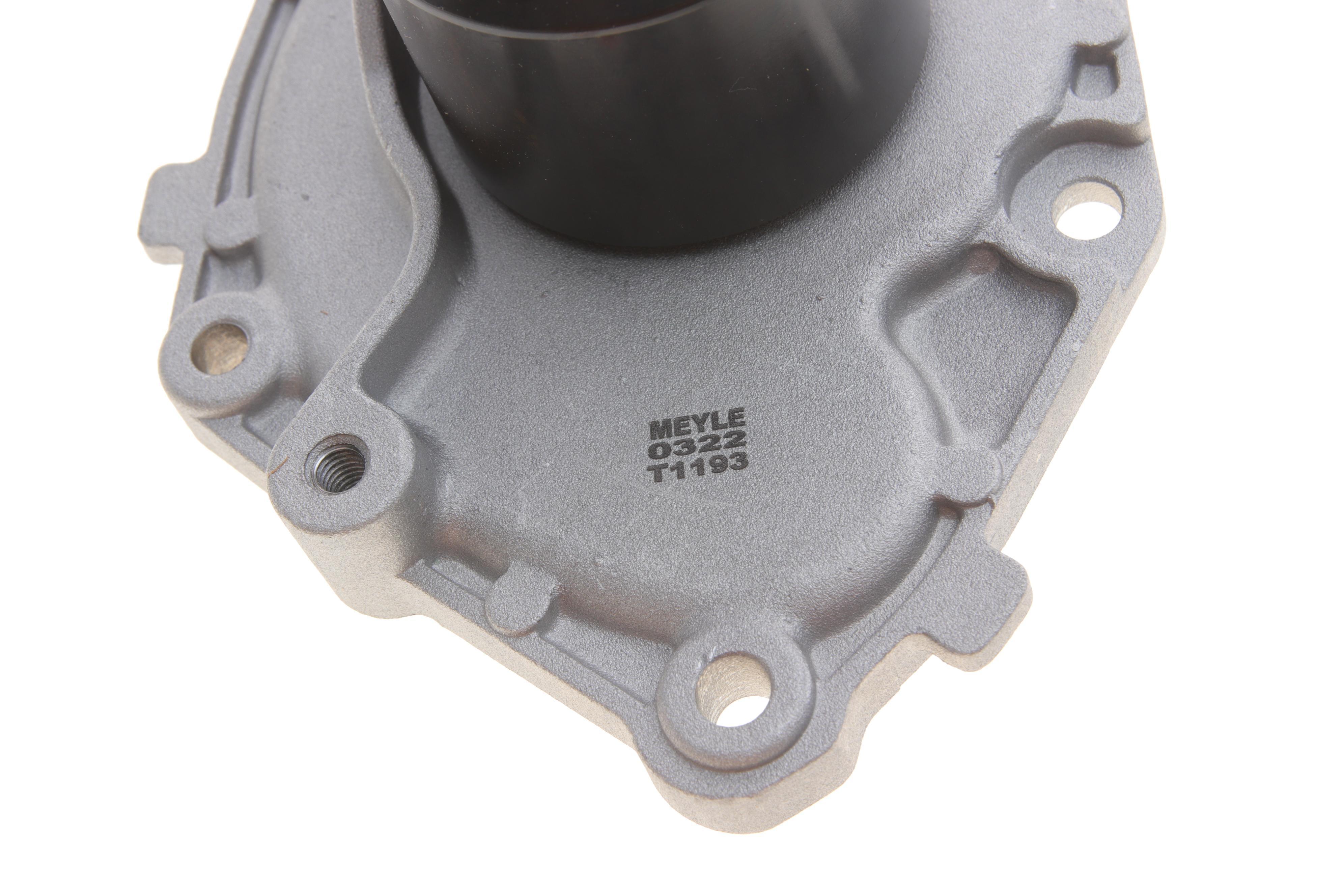 Помпа води Renault Trafic/Opel Vivaro 1.9dCi 01-