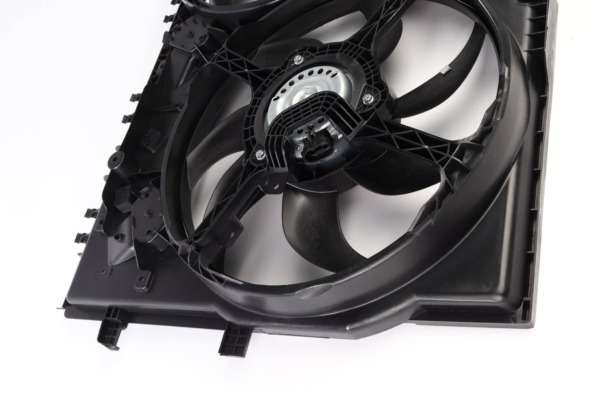 Вентилятор радіатора Fiat Ducato 2.0-3.0D 06- (з дифузором)