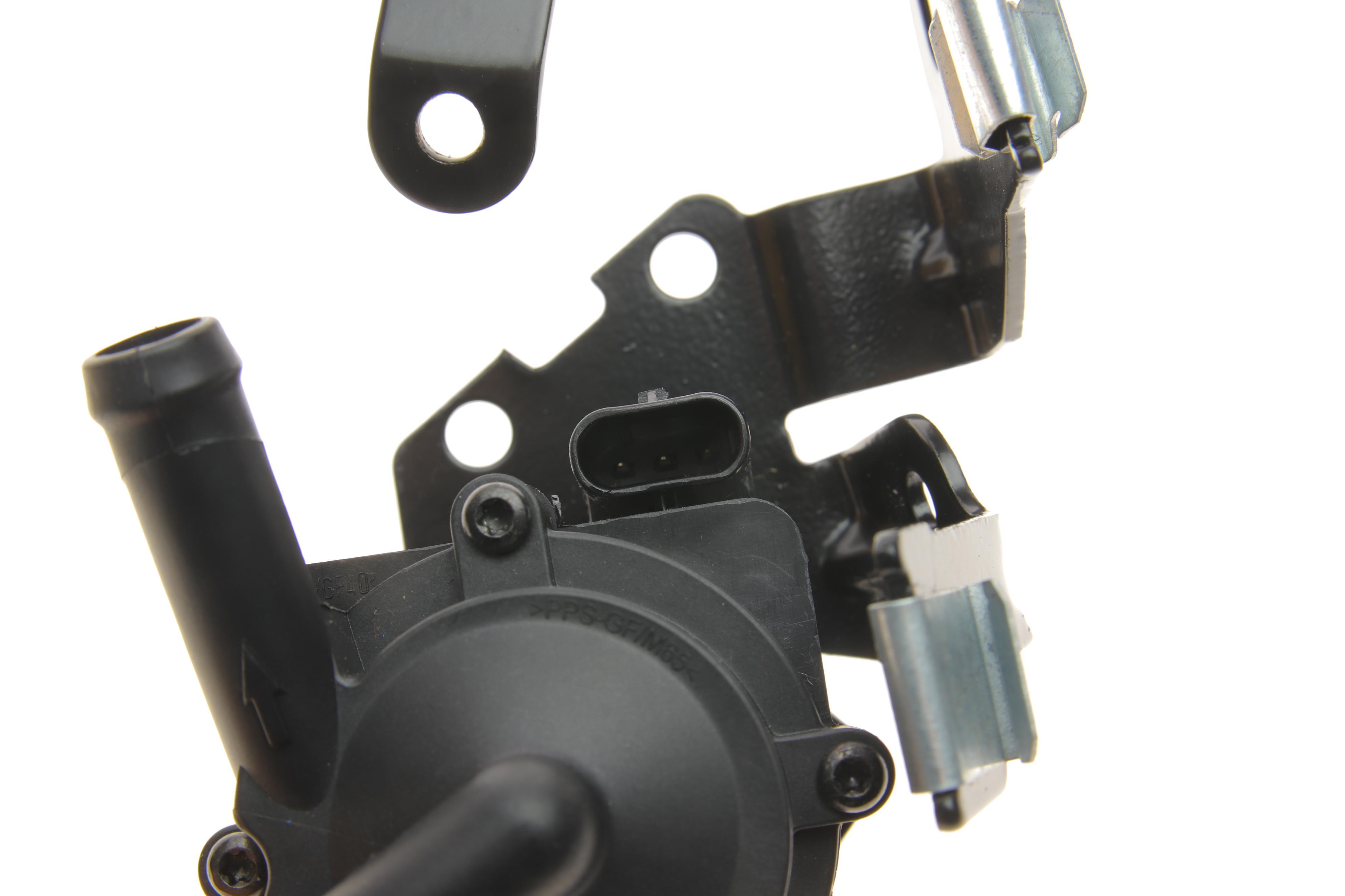 Насос системи охолодження (додатковий) Citroen C4/C5/Peugeot 207/308 1.6 06-