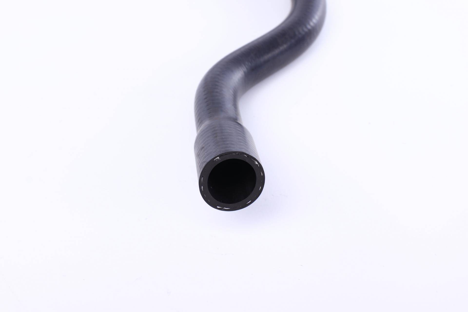 Патрубок системи охолодження Opel Vectra A/F 1.6-1.8 88-98