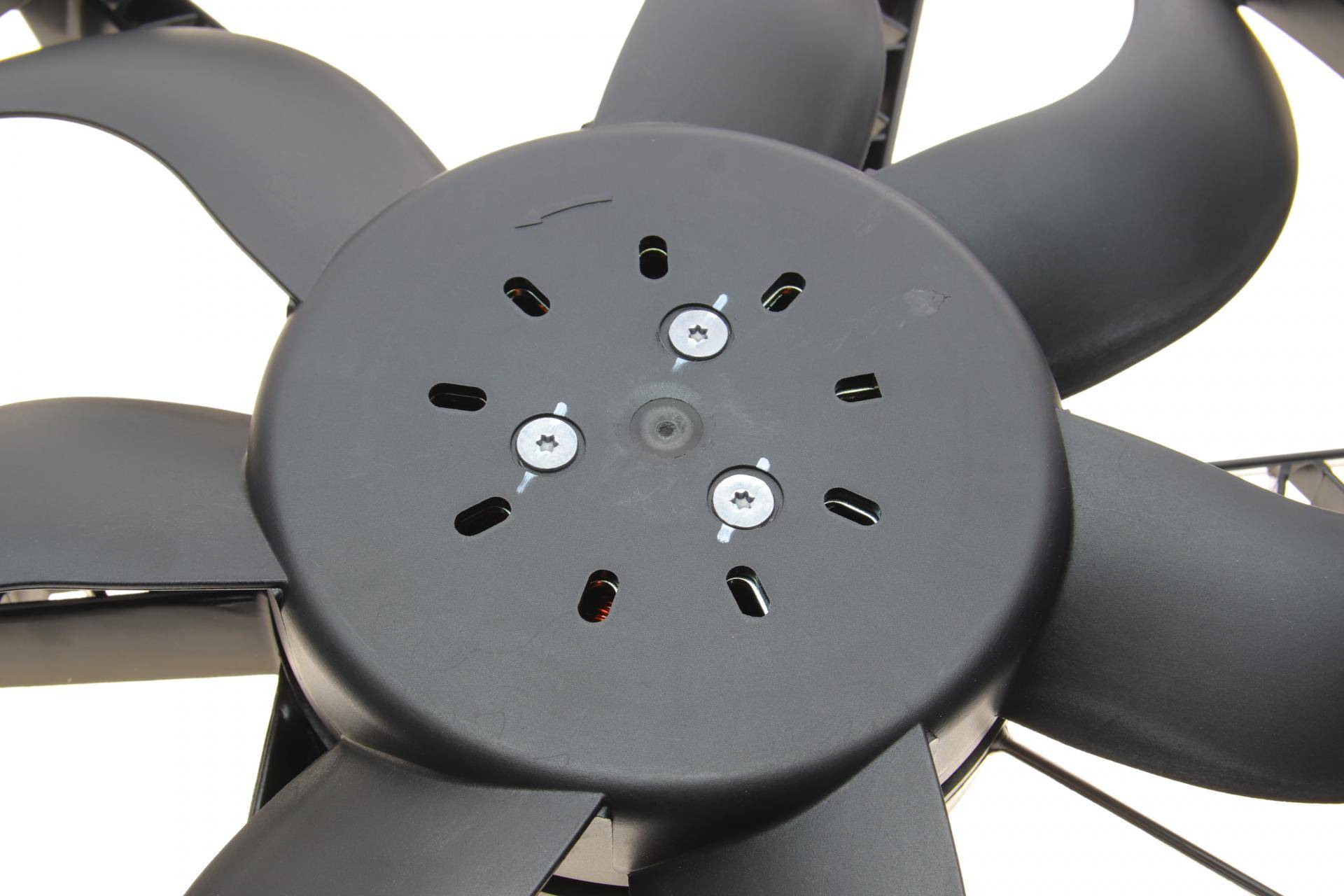 Вентилятор охолодження двигуна Audi Q2/Q3/VW Tiguan/Touran 15- (з дифузором) (d=438mm)