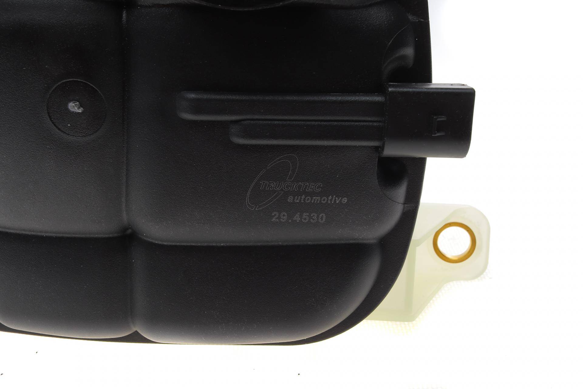 Бачок розширювальний MB GL-class (X164)/M-class (W164) 05-12