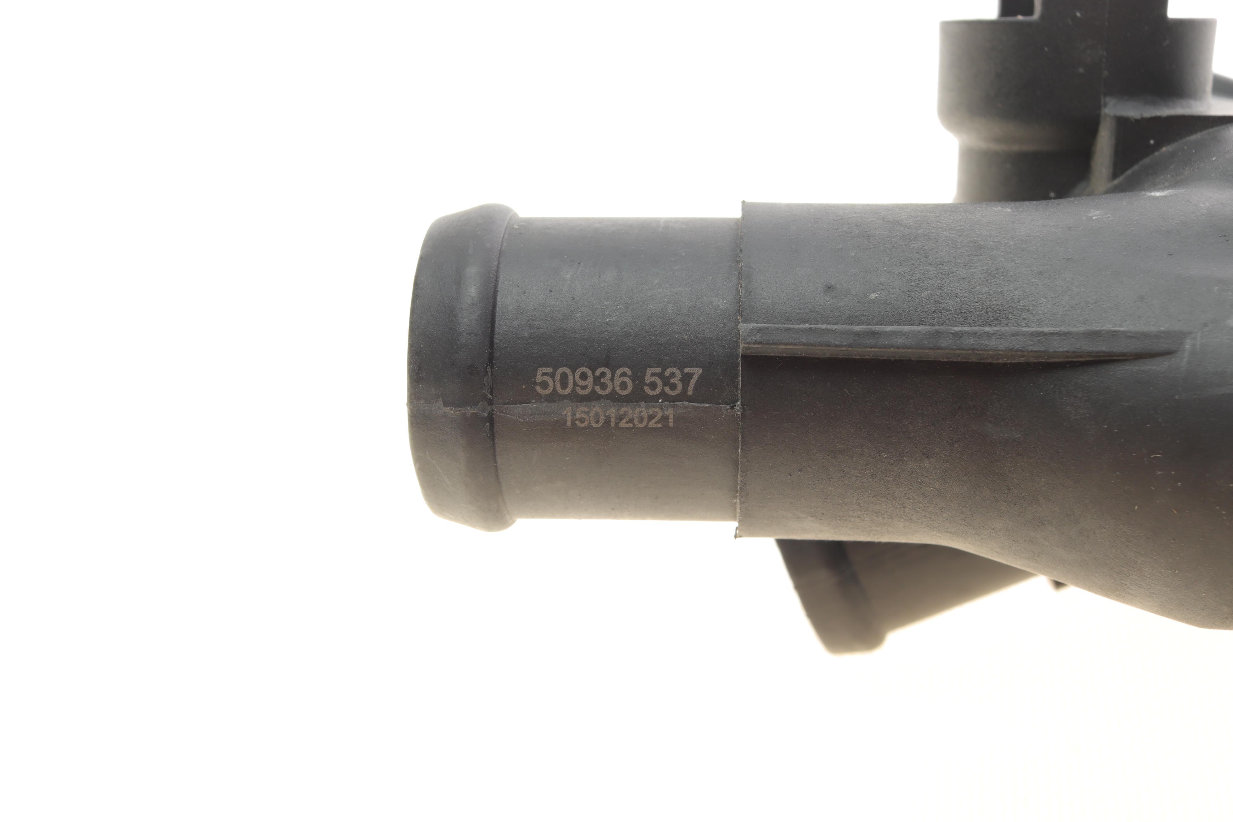 Фланець системи охолодження VW Golf/Jetta 1.4/1.6i 91-99