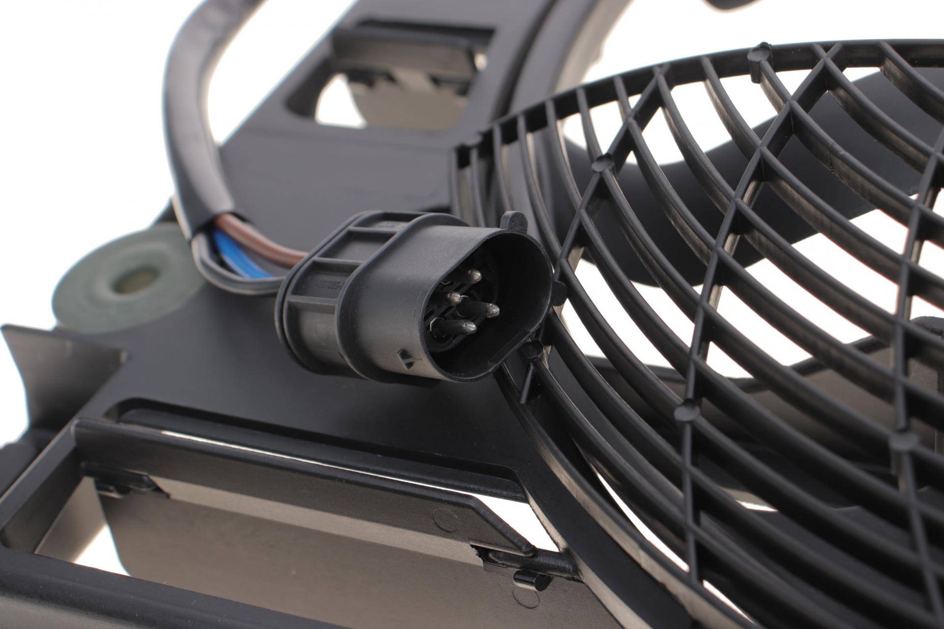 Вентилятор радіатора (електричний) BMW 5 (E39) 2.0i-4.0i/2.5TD 95-04 (з дифузором)