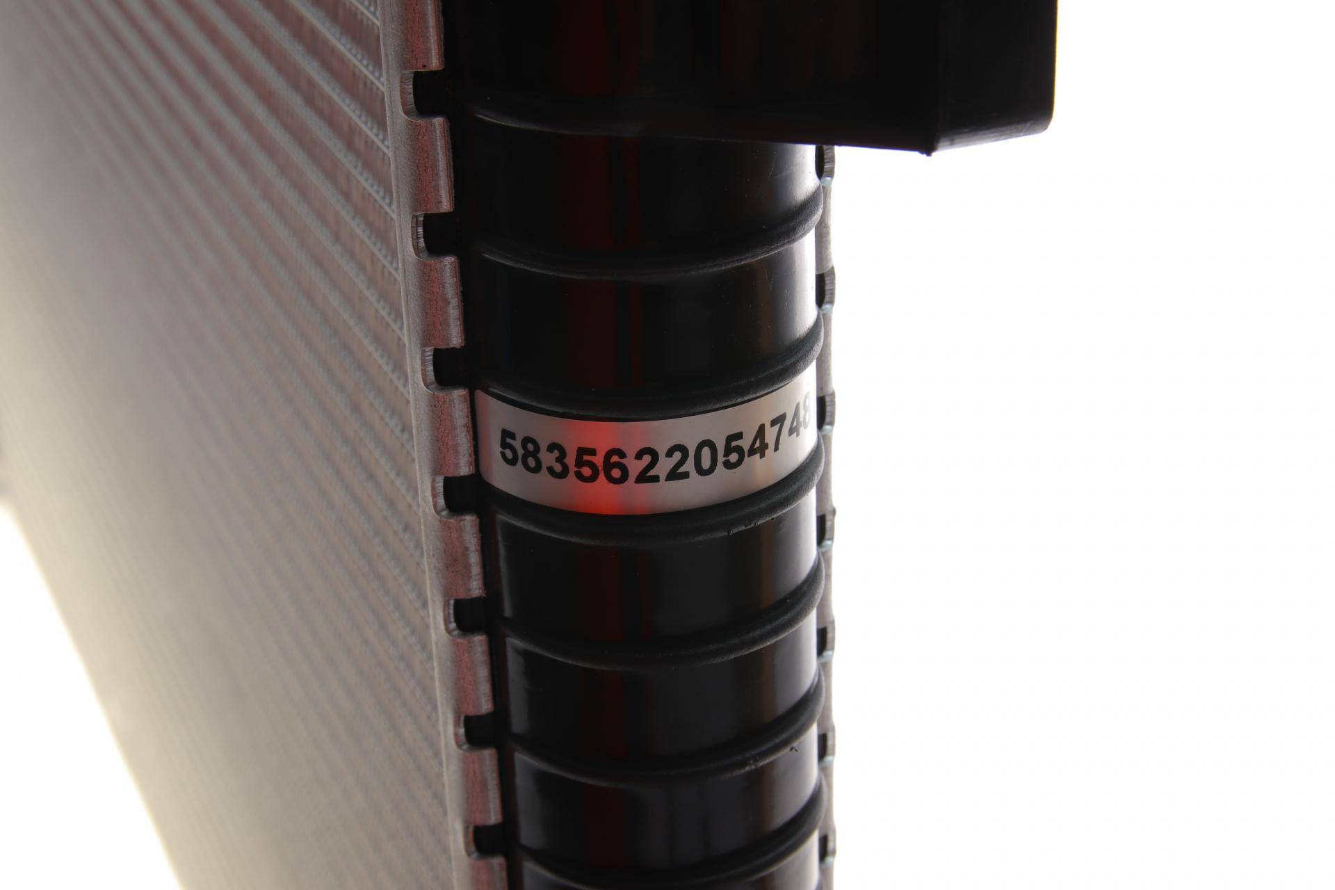 Радіатор охолодження Volvo XC90 2.5-3.2 02-14