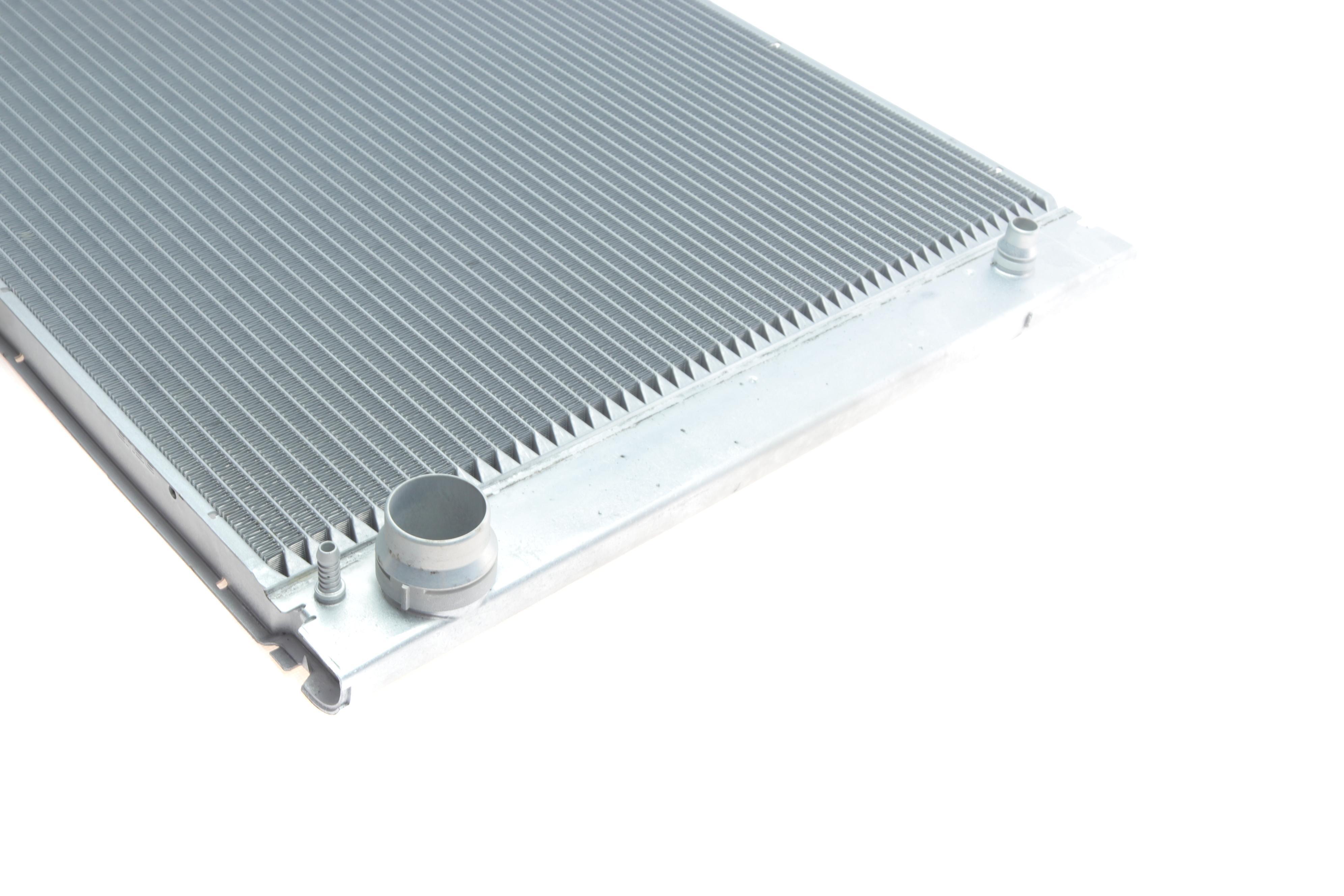 Радіатор охолодження BMW 5 (E60)/7 (E65/E66/E67) 01-08 M54/N62/N73