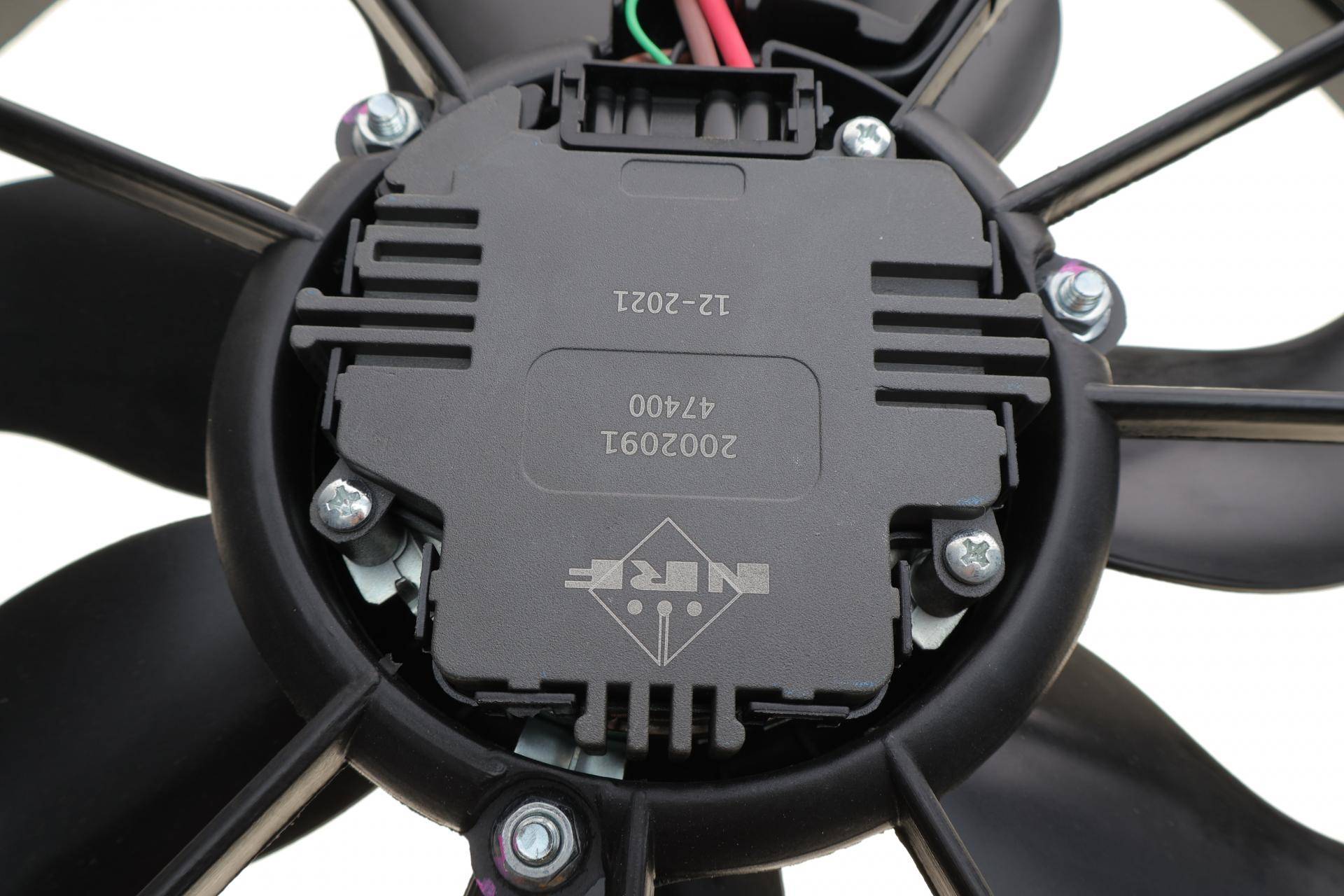 Вентилятори радіатора (електричні) VW Caddy/Audi A1/A3/Skoda Octavia/Superb 1.2-3.6 03- (D=360)