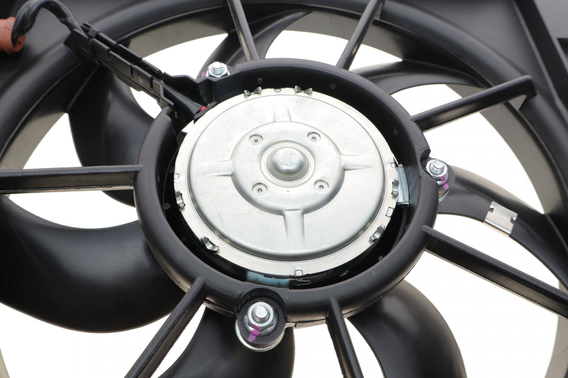 Вентилятори радіатора (електричні) VW Caddy/Audi A1/A3/Skoda Octavia/Superb 1.2-3.6 03- (D=360)