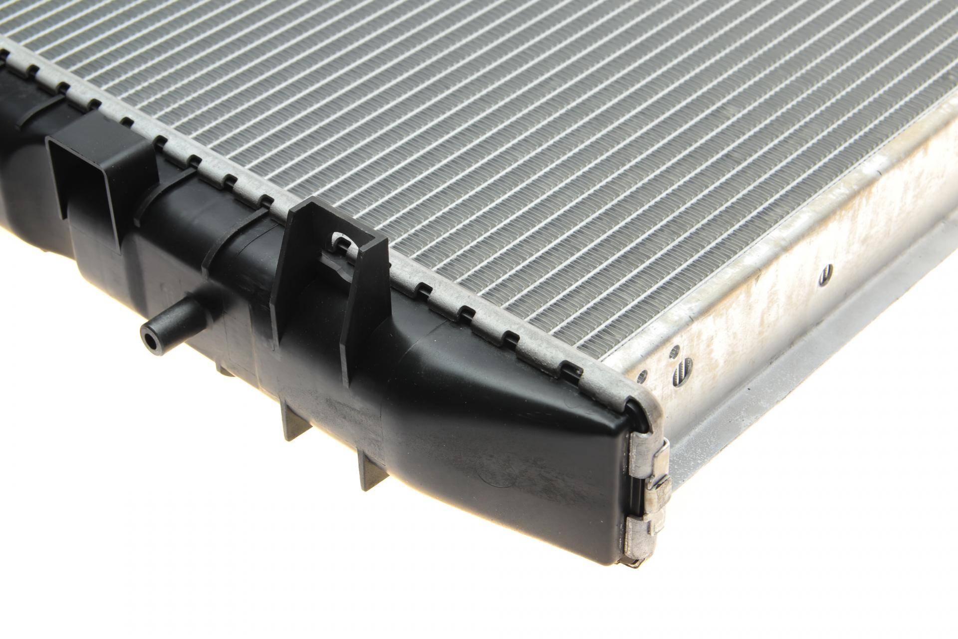 Радіатор охолодження Opel Frontera A 2.0/2.2/2.4 92-98