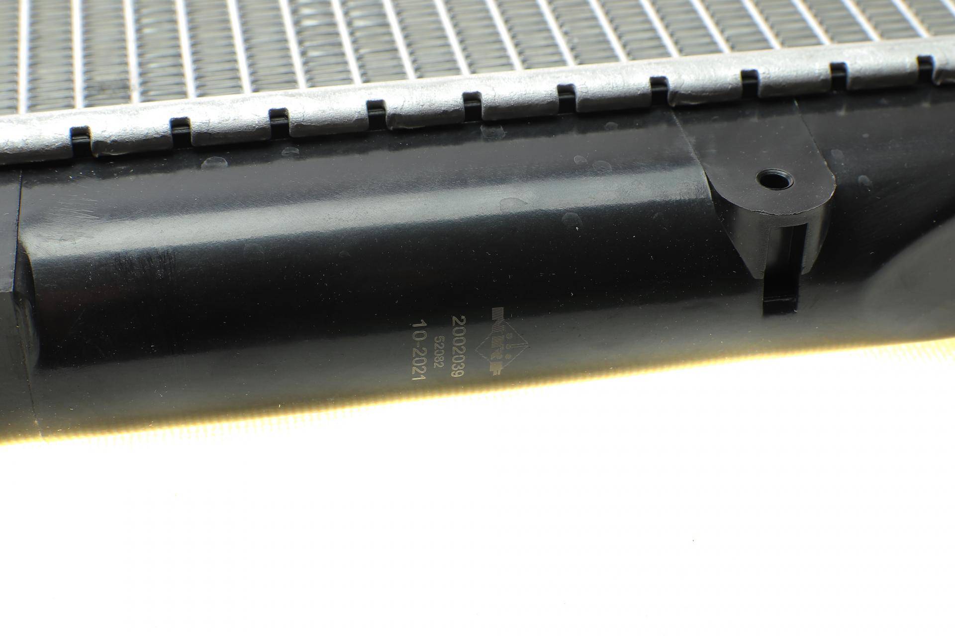 Радіатор охолодження Ford Maverick 2.7TD 96-98/Nissan Terrano 2.4/2.7TD 93-07