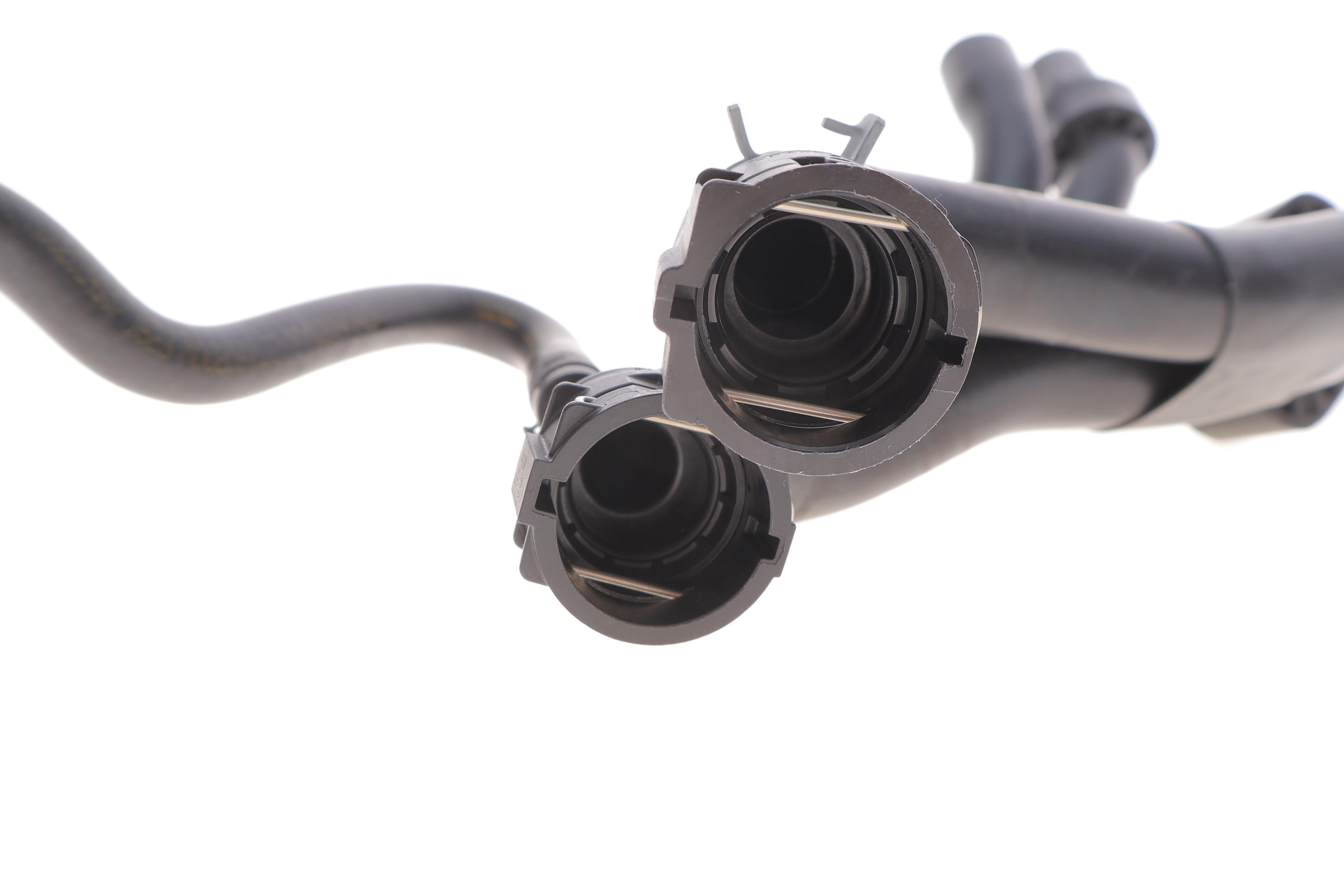 Патрубок системи охолодження Audi A3/Skoda Octavia/VW Golf IV 1.6 00-10 (к-кт в зборі)