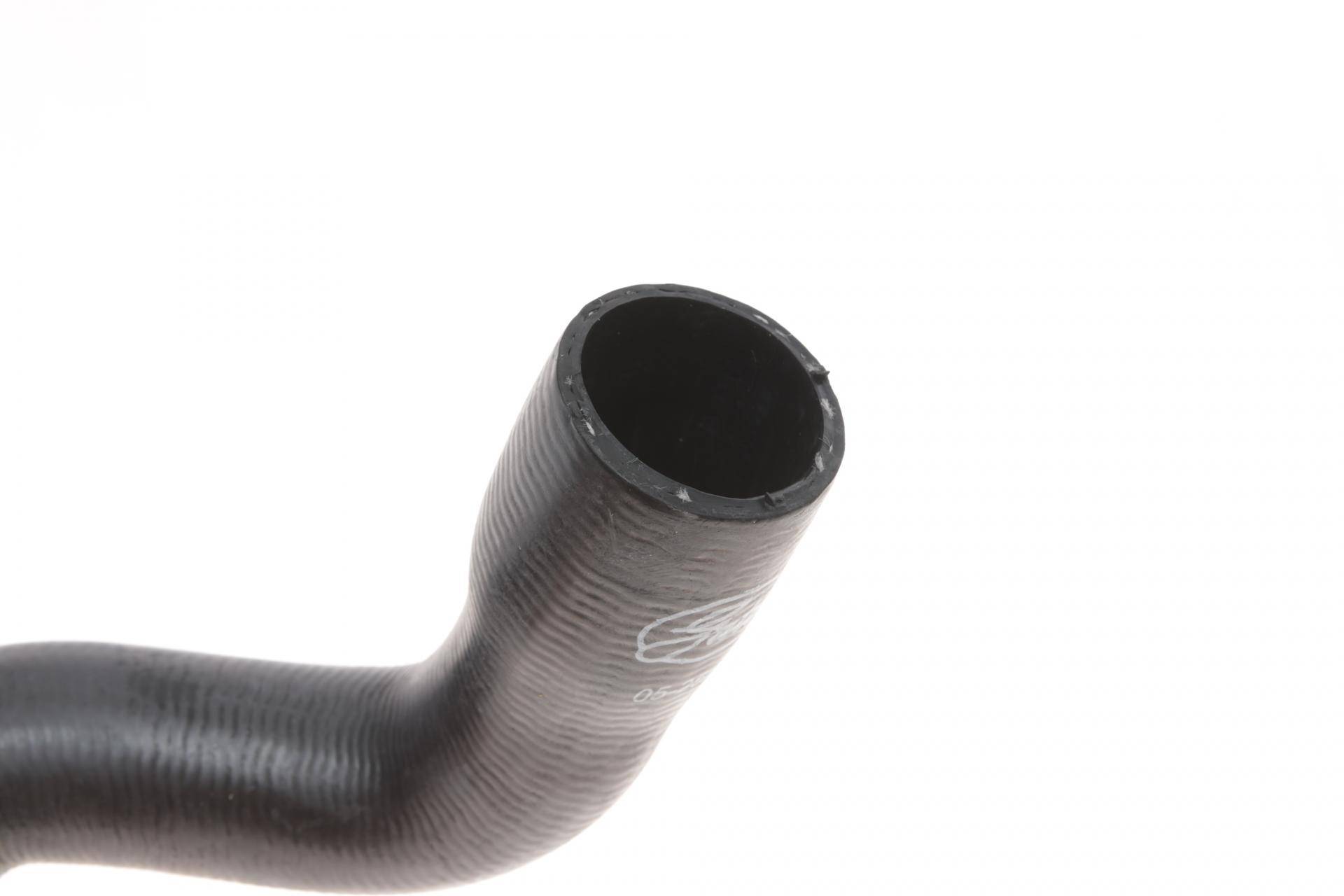 Патрубок системи охолодження (нижній) Opel Astra J/Zafira 1.6/1.8 09-