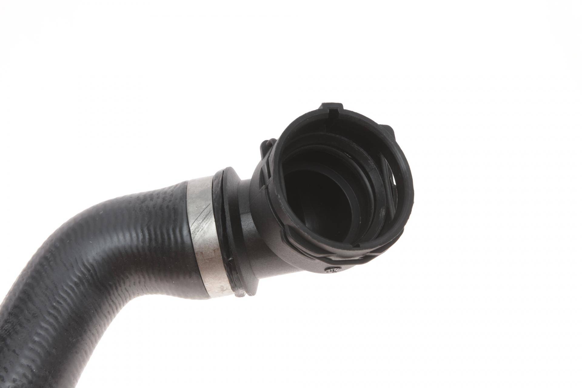 Патрубок системи охолодження (нижній) Opel Astra J/Zafira 1.6/1.8 09-