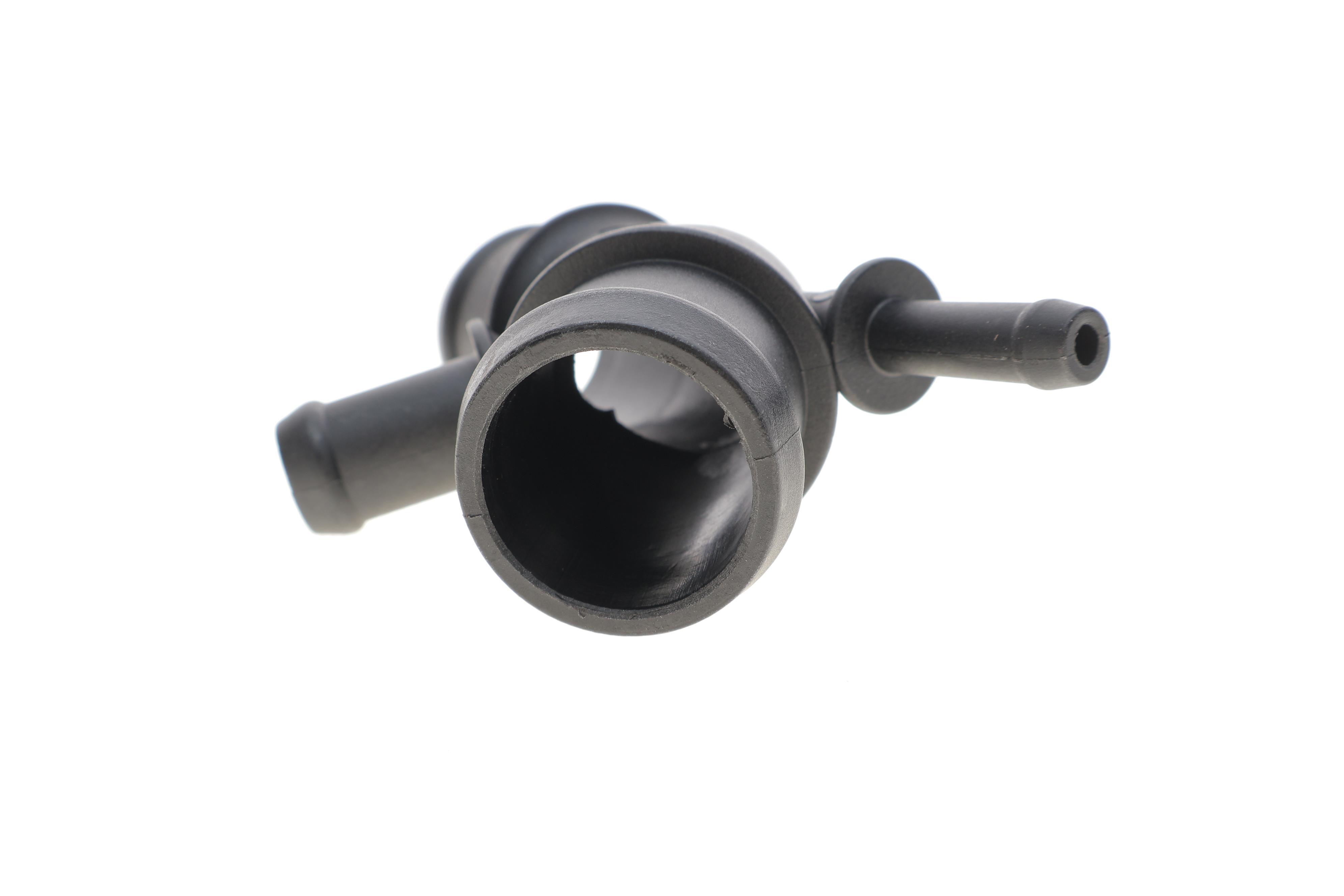 Фланець системи охолодження VW Bora/Golf IV/Sharan 1.4-2.8/1.9TDI 96-06