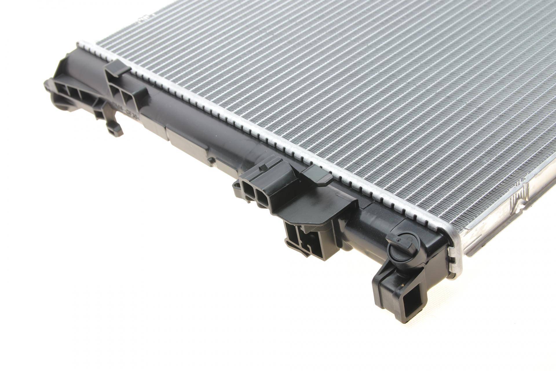 Радіатор охолодження Renault Trafic 1.9dTi/dCi 01-