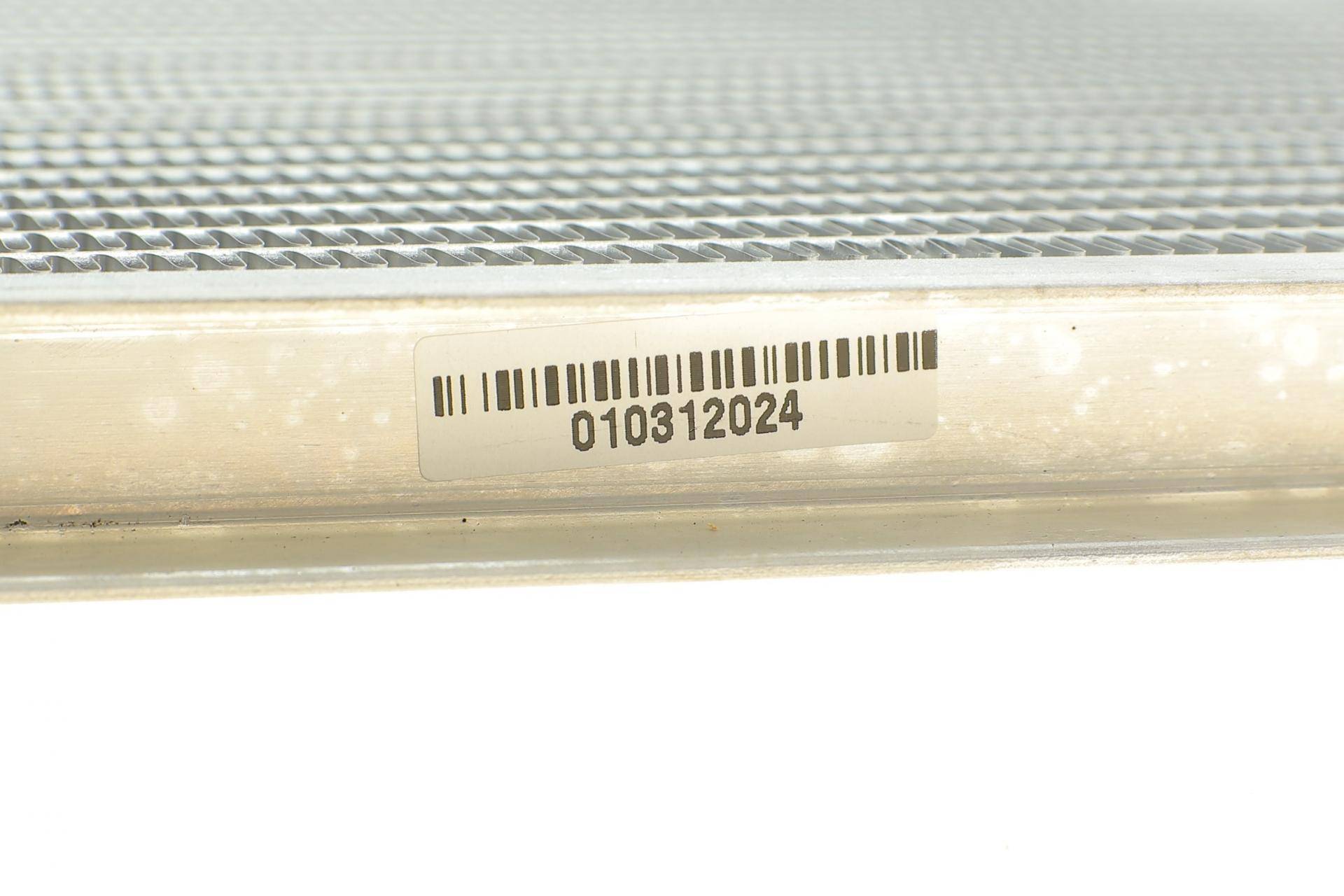 Радіатор охолодження Toyota Avensis 1.6 97-00