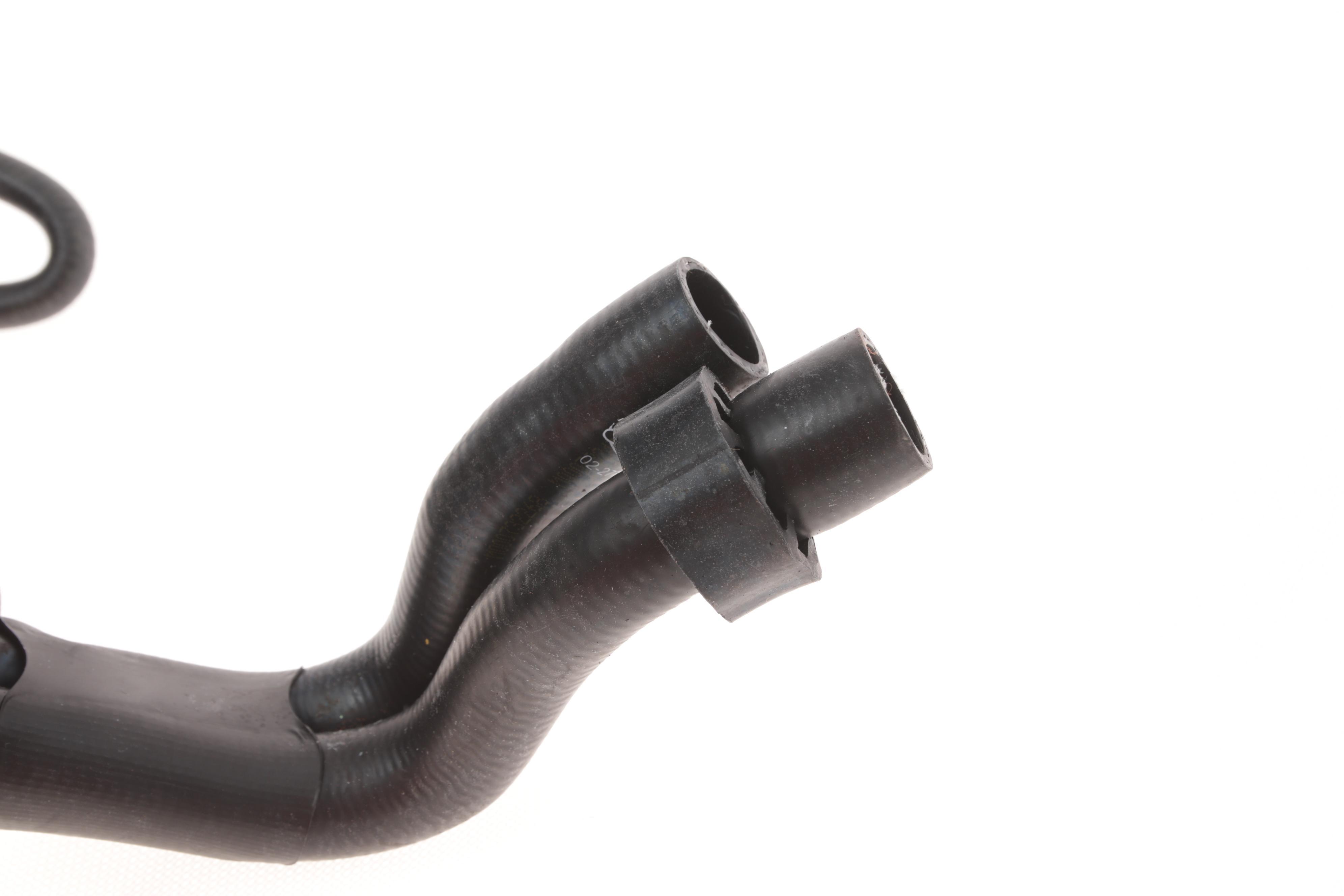 Патрубок системи охолодження Audi A3/Skoda Octavia/VW Golf IV 1.6 00-10 (к-кт в зборі)