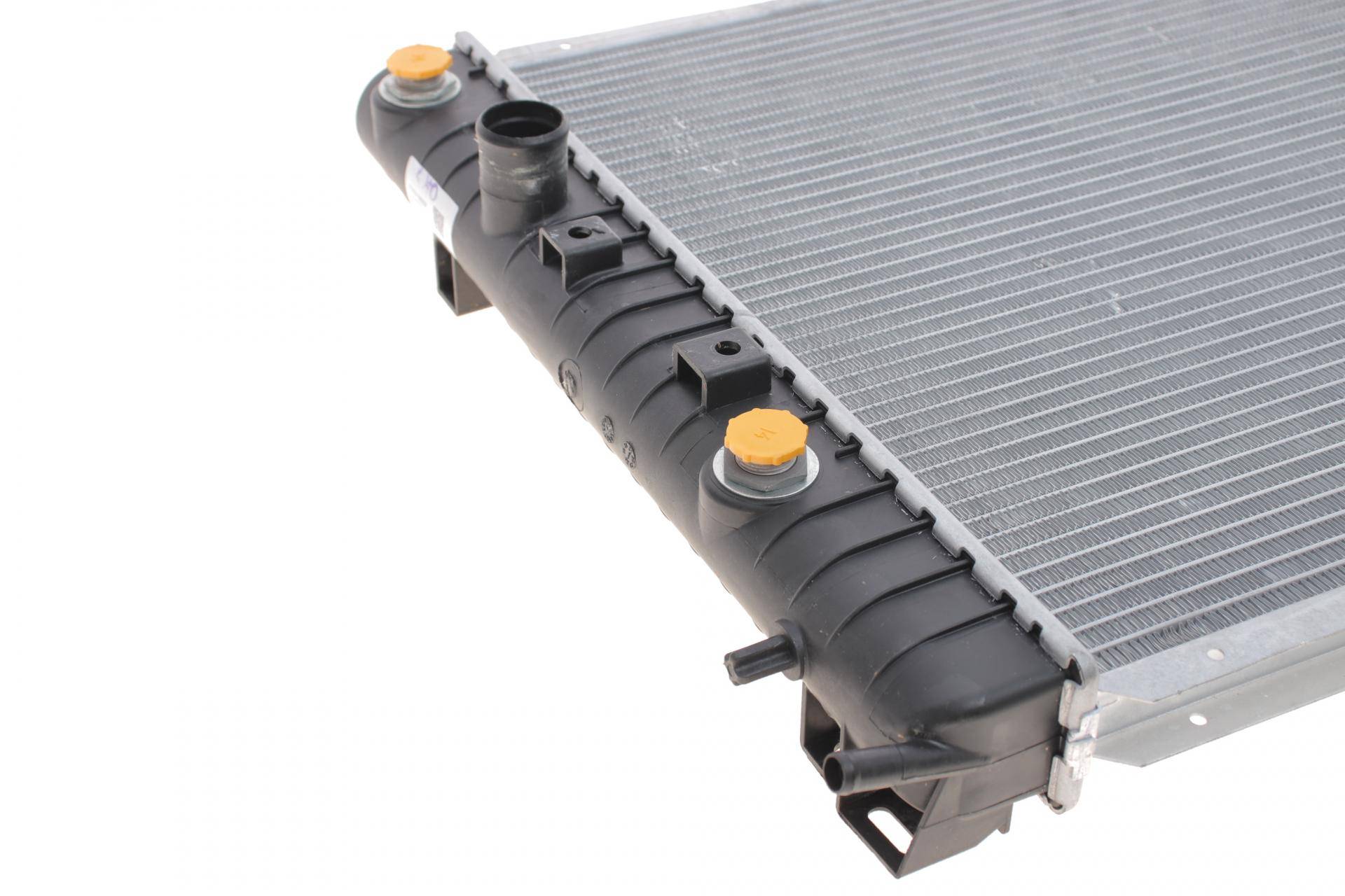 Радіатор охолодження Opel Omega B 2.0-3.0 94-03