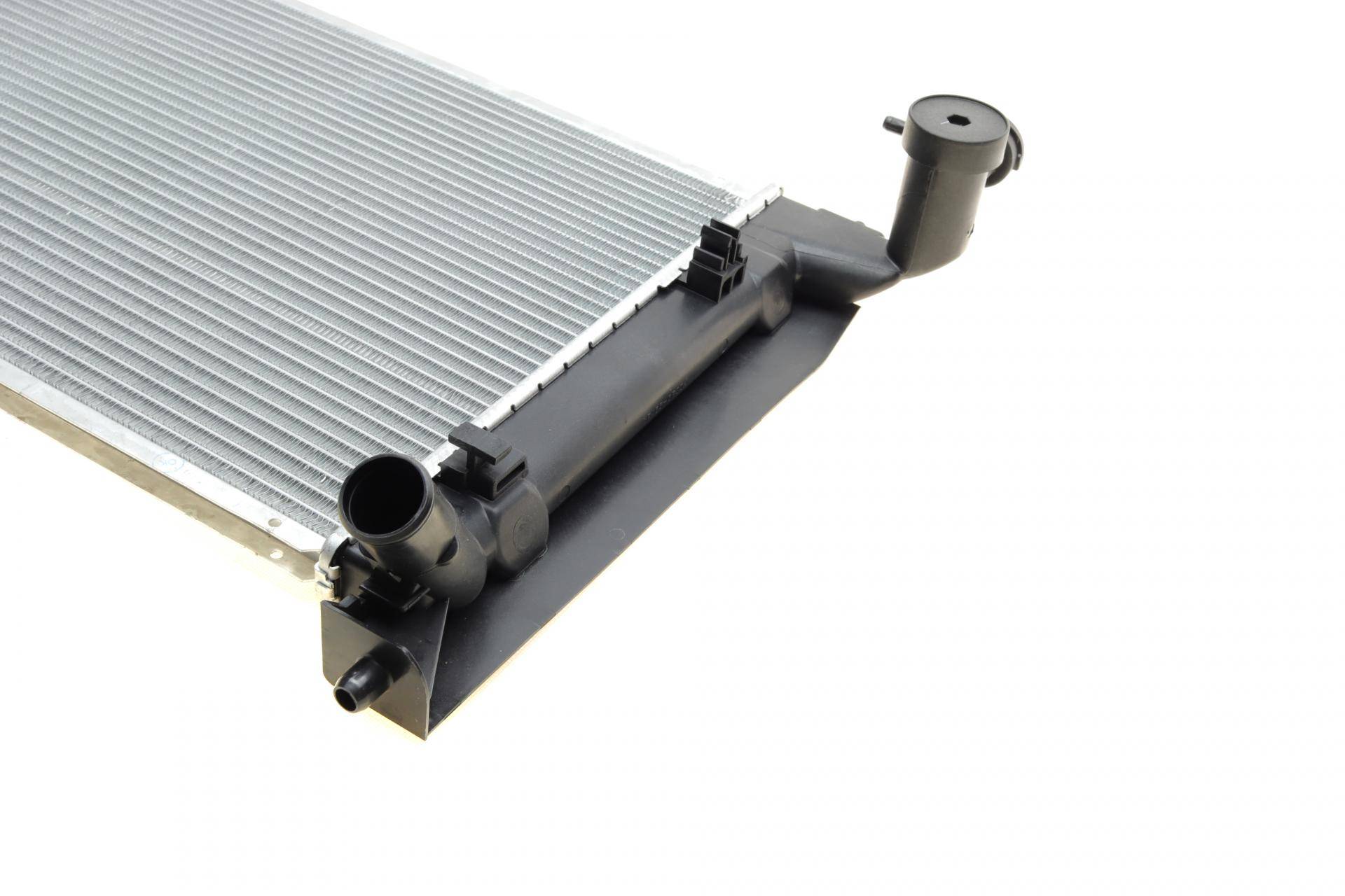 Радіатор охолодження Toyota Avensis/Corolla 1.4/1.8 01-09