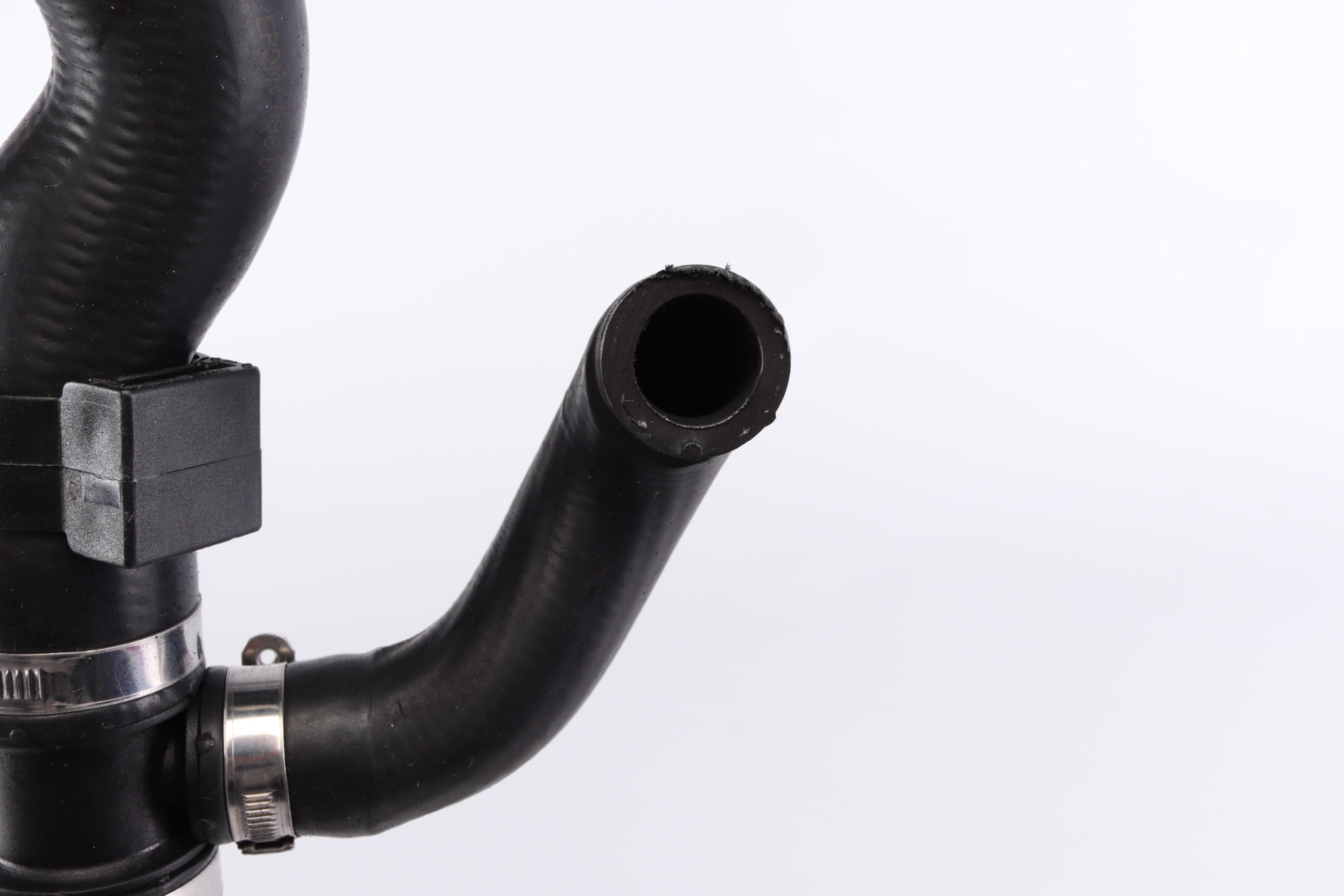 Патрубок радіатора (передній) VW Caddy IV/Golf VI 1.6TDI/2.0TDI 08- (к-кт в зборі)