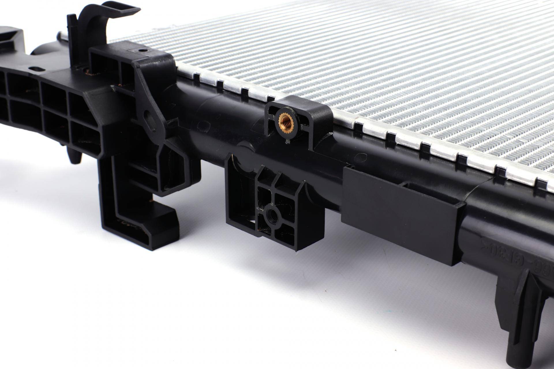 Радіатор охолодження Renault Trafic III 1.6D 14-