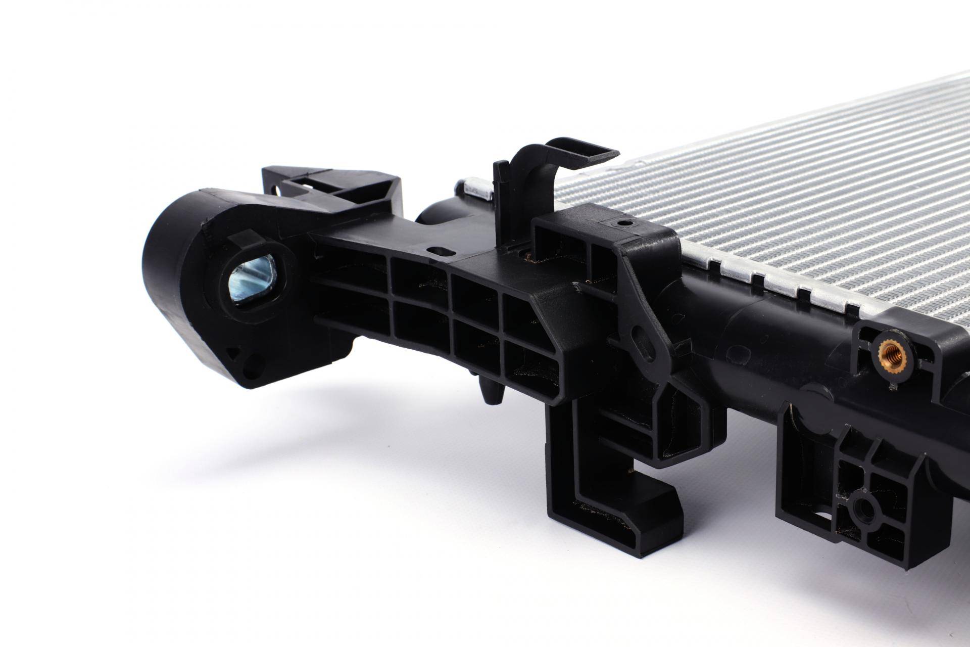 Радіатор охолодження Renault Trafic III 1.6D 14-