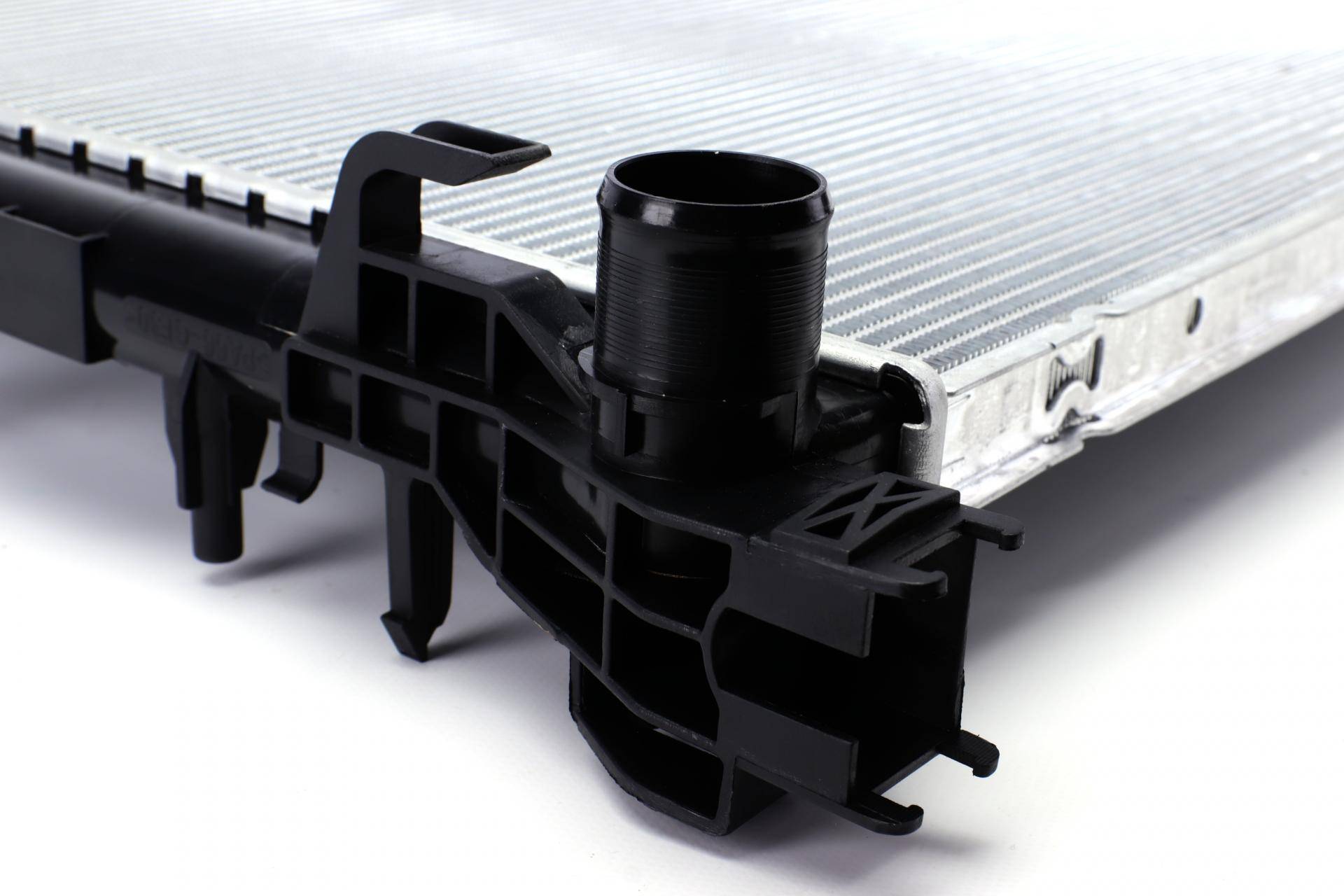 Радіатор охолодження Renault Trafic III 1.6D 14-