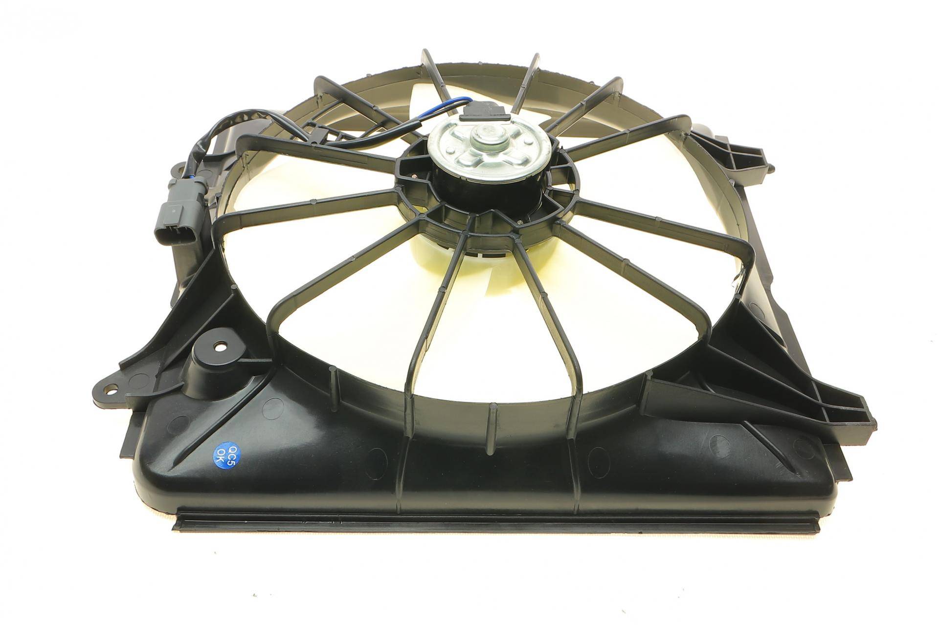 Вентилятор радіатора Honda CR-V 2.4 07- (з дифузором)