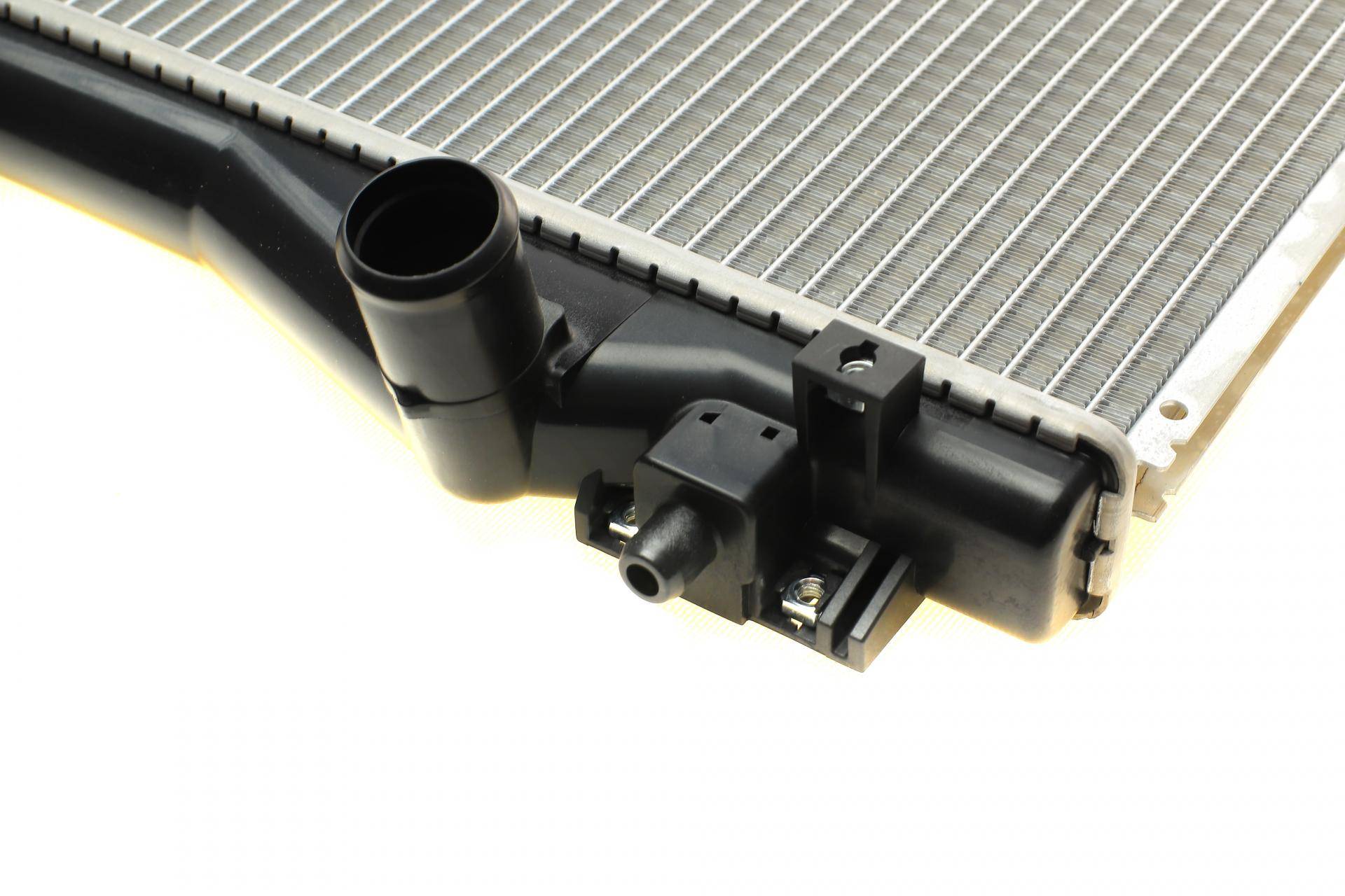 Радіатор охолодження Suzuki Grand Vitara 1.9DDiS 4x4 05-15