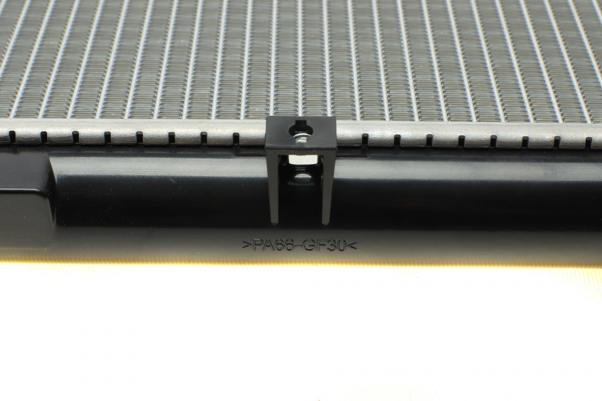 Радіатор охолодження Suzuki Grand Vitara 1.9DDiS 4x4 05-15