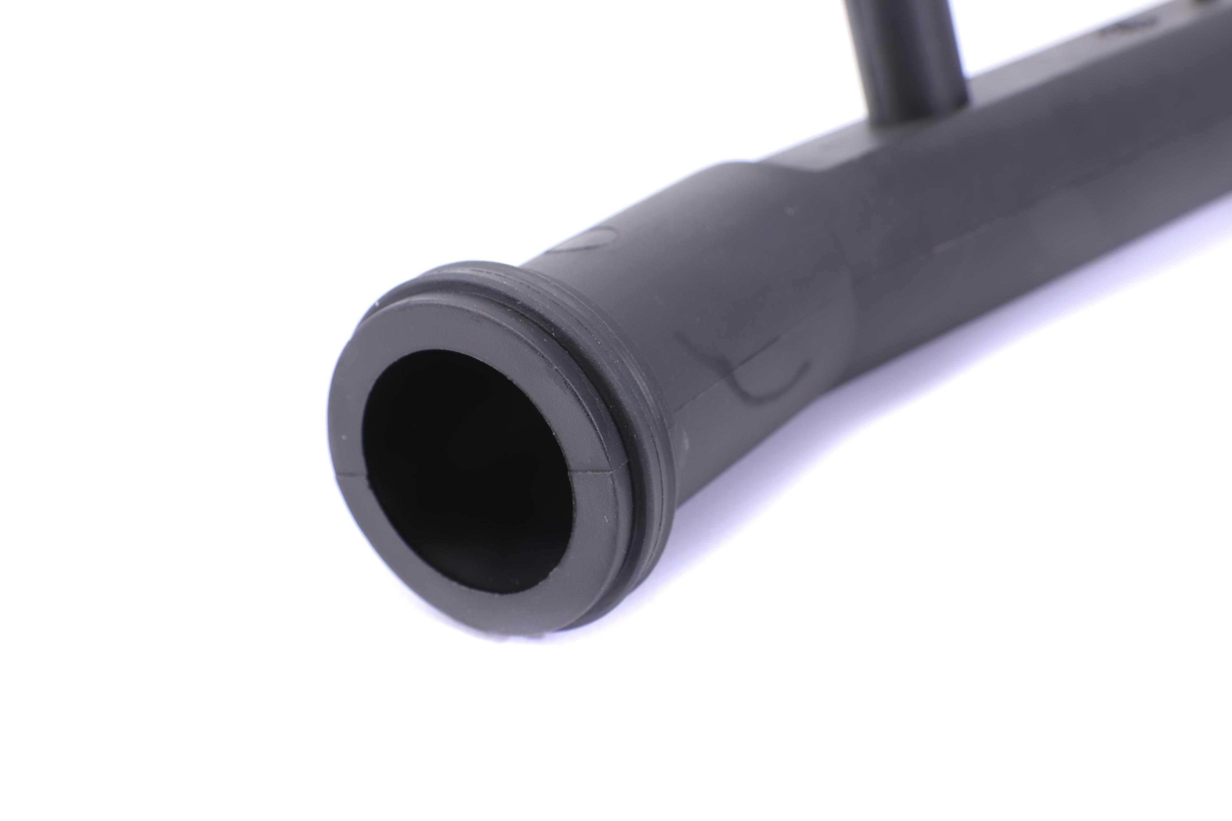 Трубка системи охолодження VW Caddy 1.4 06-10