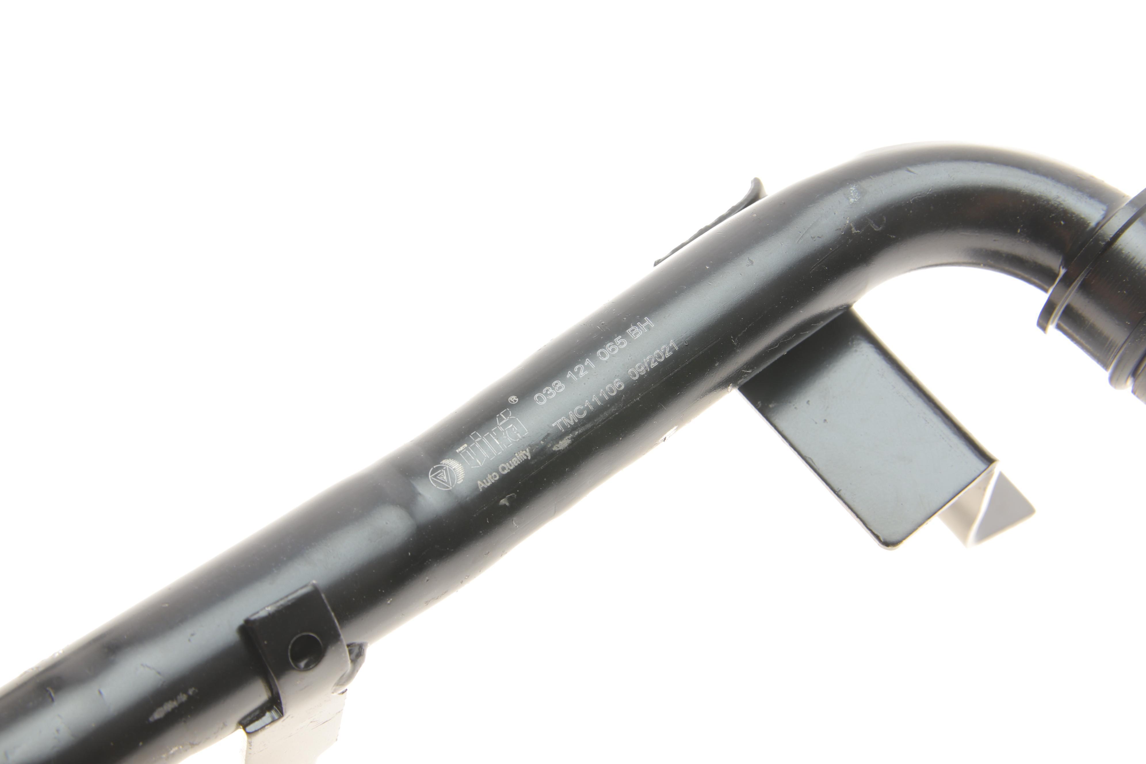 Патрубок системи охолодження Audi A4/A6/Skoda Superb/VW Passat 1.9/2.0 TDI 98-08