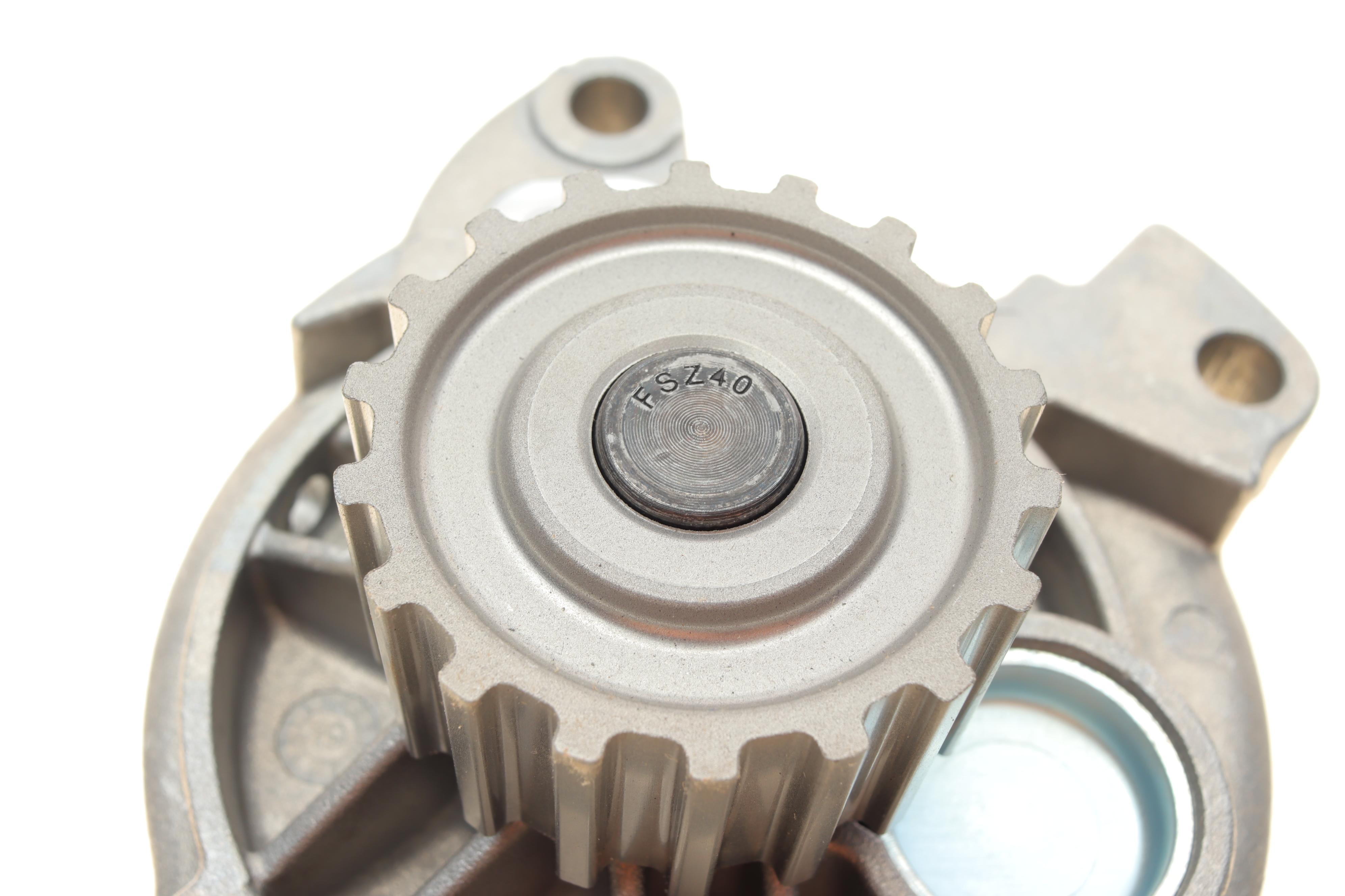 Помпа води Volvo S70/V70/S80/850 2.5TDI 103Kw 95-07 (18z) (R/B) (6 лоп)