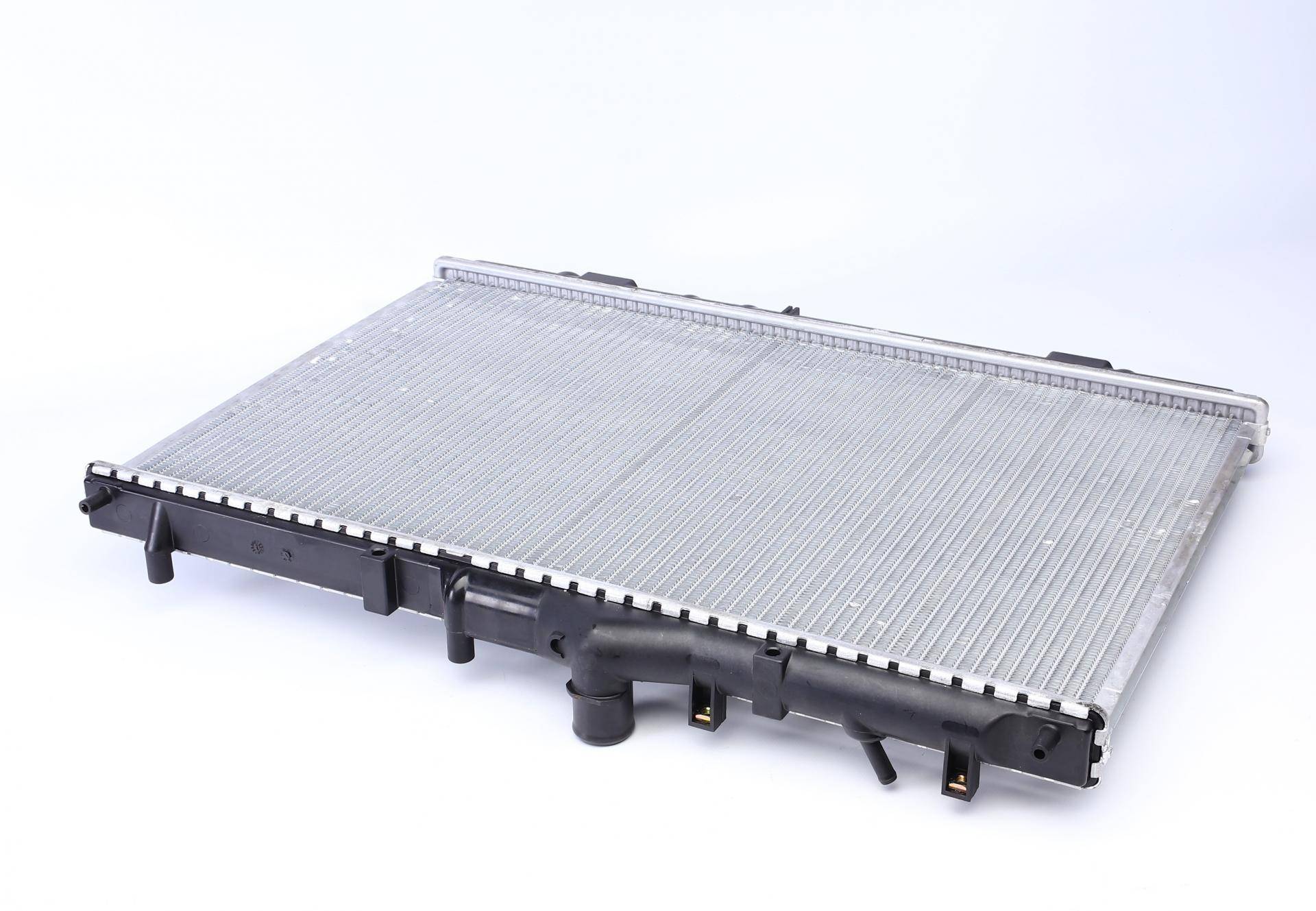 Радіатор охолодження Volvo V40 1.6/1.8/2.0 95-