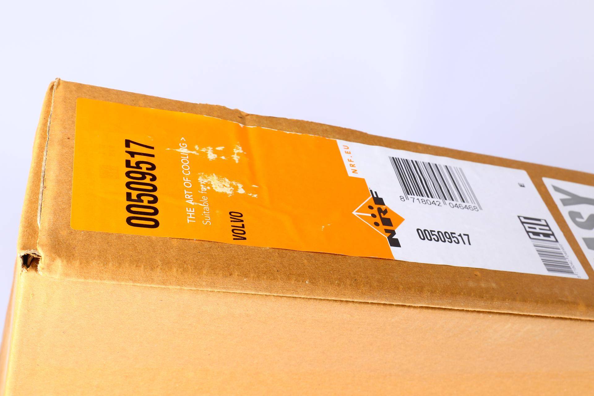 Радіатор охолодження Volvo V40 1.6/1.8/2.0 95-