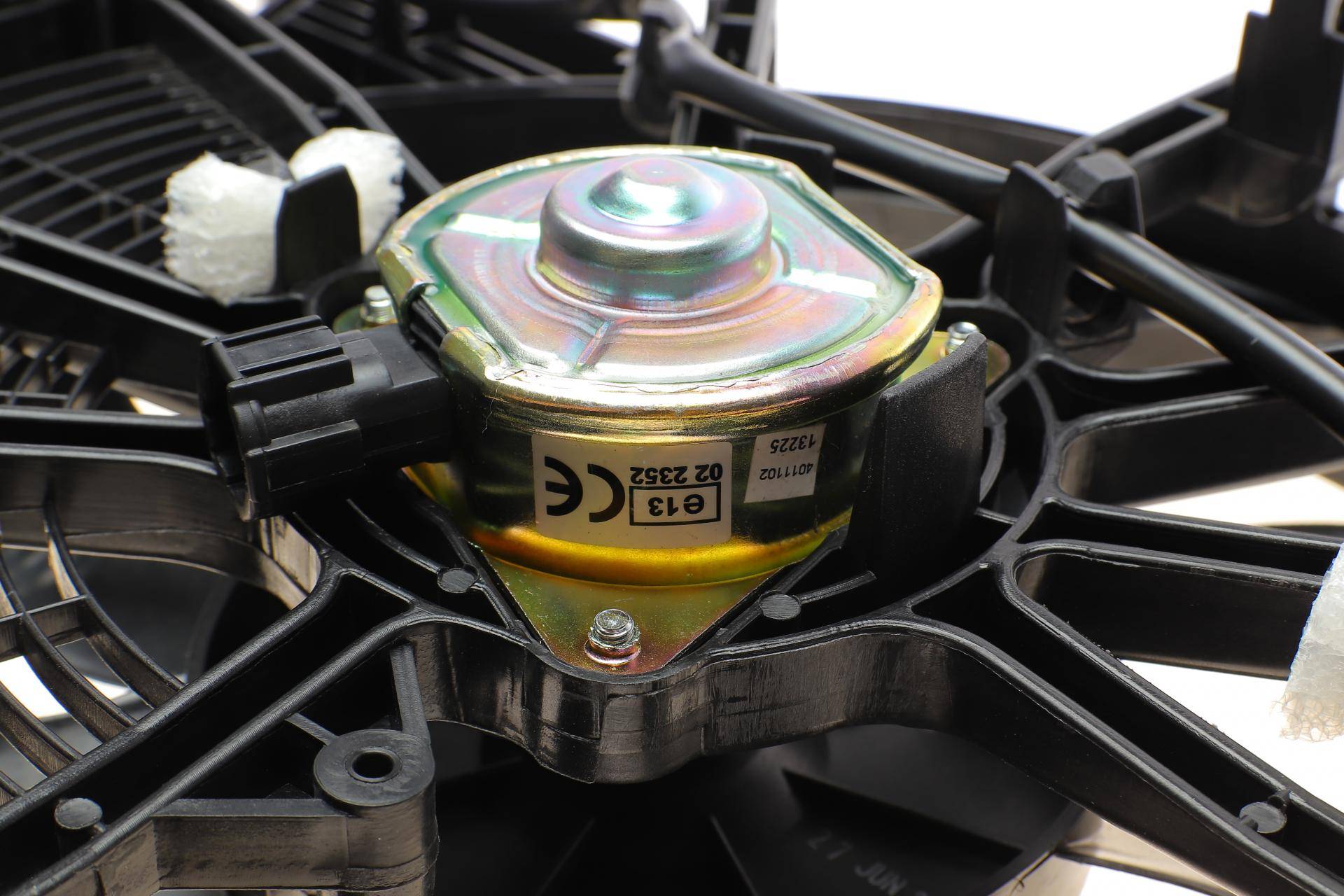 Вентилятор радіатора (електричний) Nissan Leaf 11-