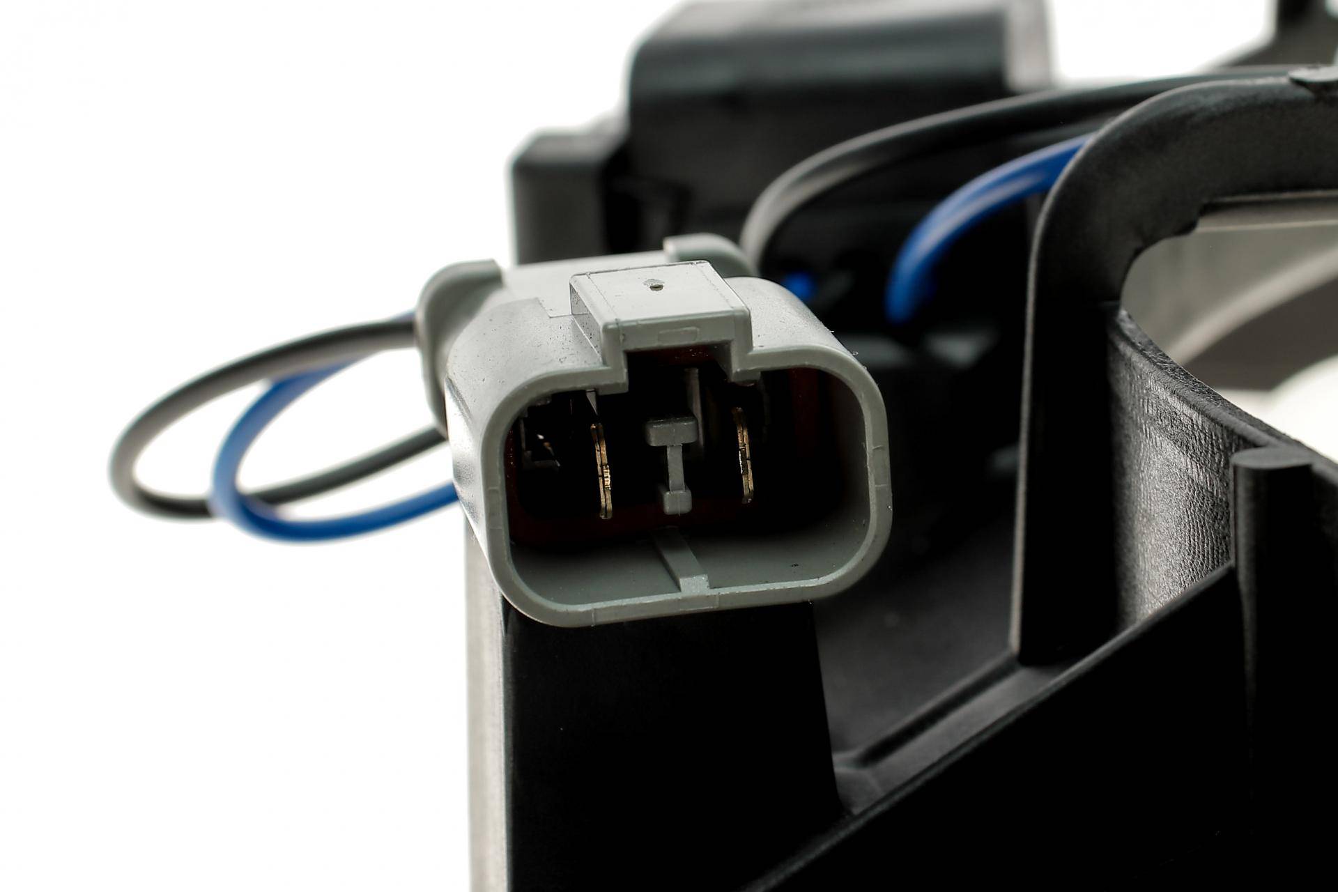 Вентилятор радіатора Honda CR-V III 2.0/2.2/2.4D 07- (з дифузором)