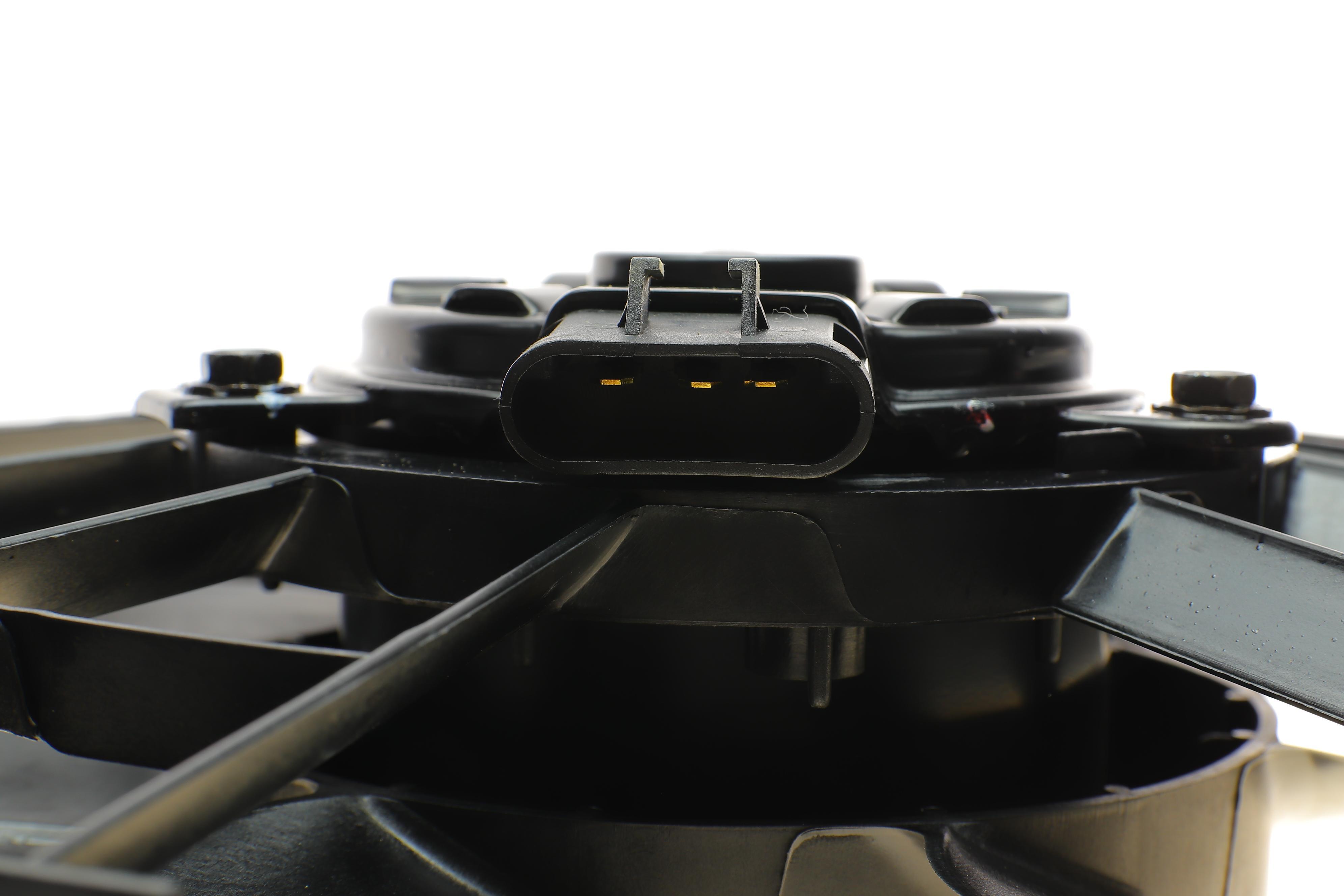 Вентилятор радіатора Ford Mondeo III 1.8/2.0 00-07 (з дифузором)