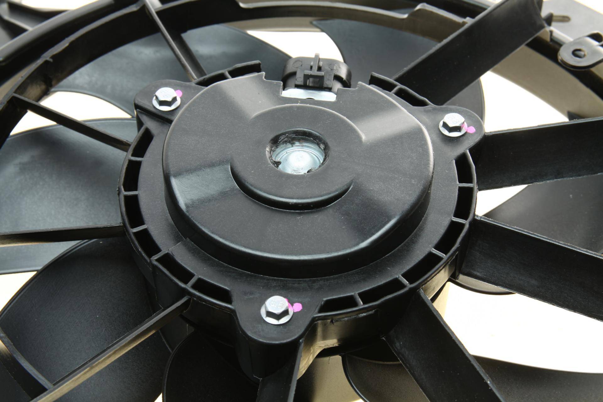 Вентилятор радіатора Ford B-Max 1.4/1.5/1.6TDCi 12-/Fiesta 1.2-1.6/1.4-1.6TDCi 08- (з дифузором)